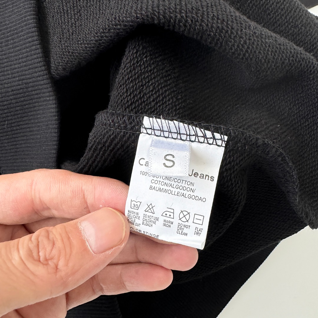 CDC W165: CK Letter Embroidery Round Collar Sweater in Black and White - 图片 6