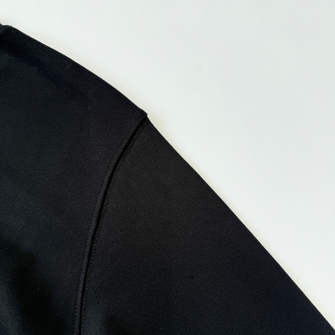 CDC W165: CK Letter Embroidery Round Collar Sweater in Black and White - 图片 7
