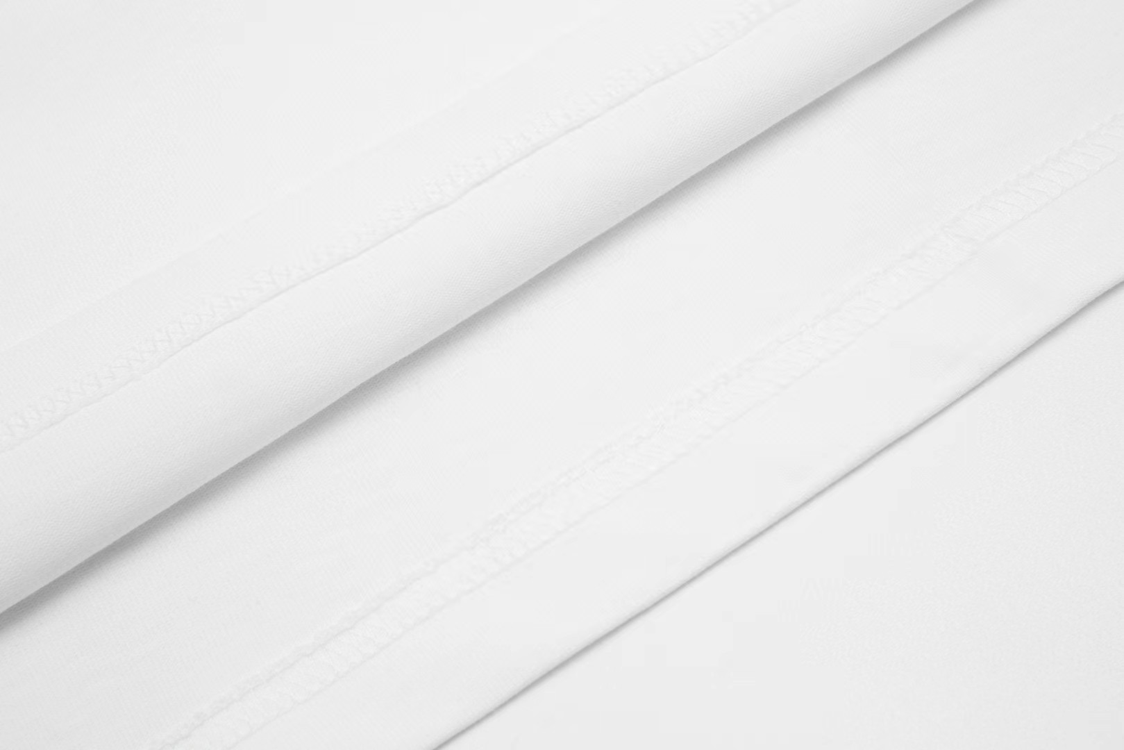 高品质LV路易威登渐变印花短袖对色定染面料超精细平网印花工艺对位定点印花采用细致纱网材质做网板定染纯棉面