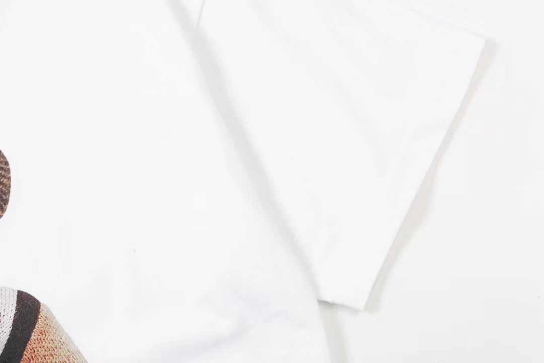 BURBERRY巴宝莉泰迪熊印花大Logo经典精致升级灵感源自八十年代复古原版面料官方同款短袖T恤定制2