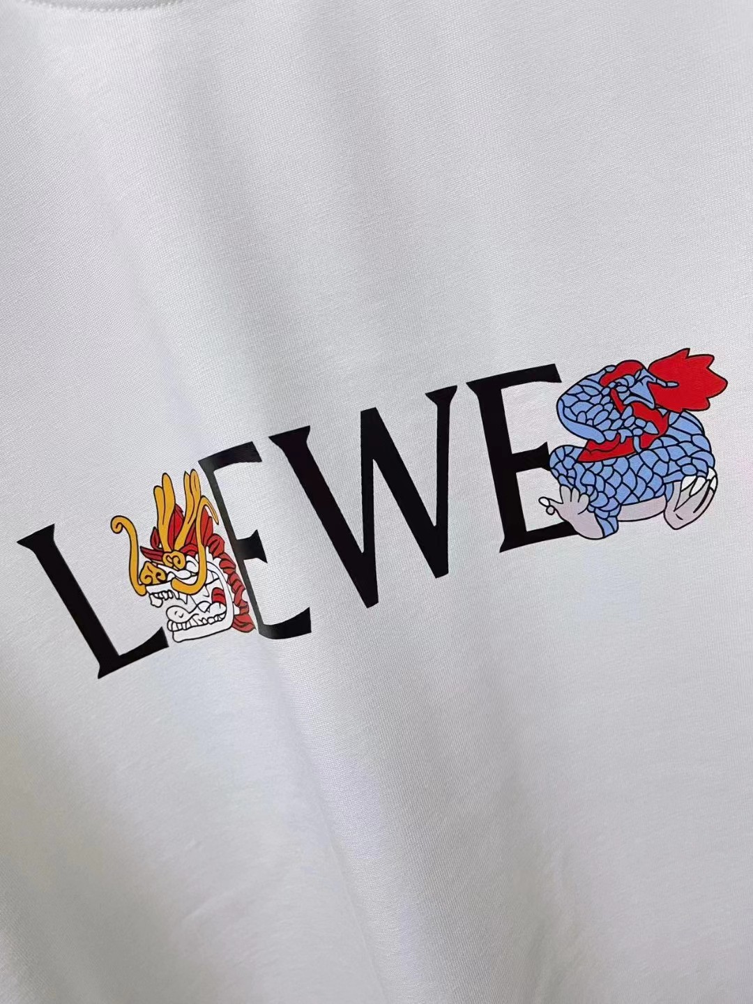 Loew*罗意威2024龙年新款个性字母logo印花短袖t恤定制面料男女同款尺码XsL颜色黑色白色款号: