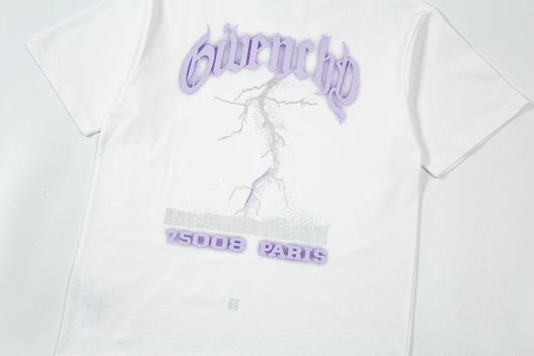 Givenchy纪梵希24ss闪电圆领短袖T恤采用32支双纱280g重面料对色定染面料超精细平网印花工艺