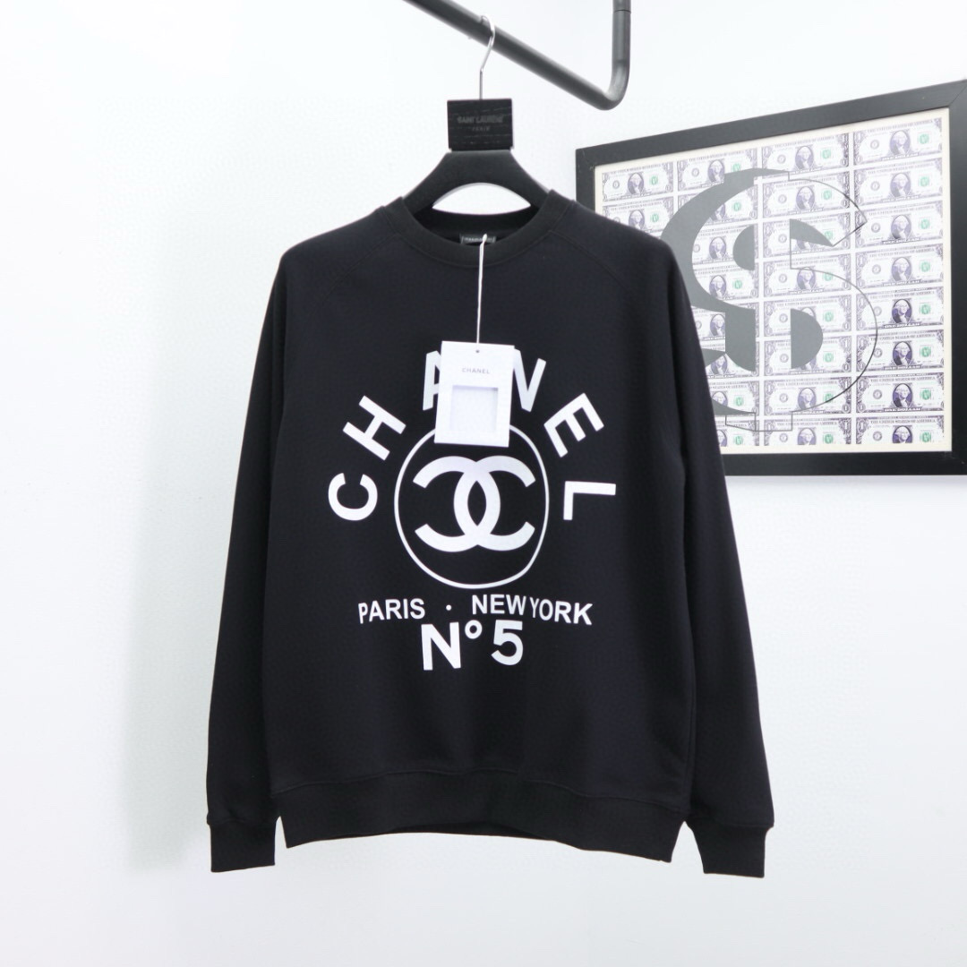 “High-Quality Cotton Clothing with Digital Printing in Black and White, Various Sizes Available”