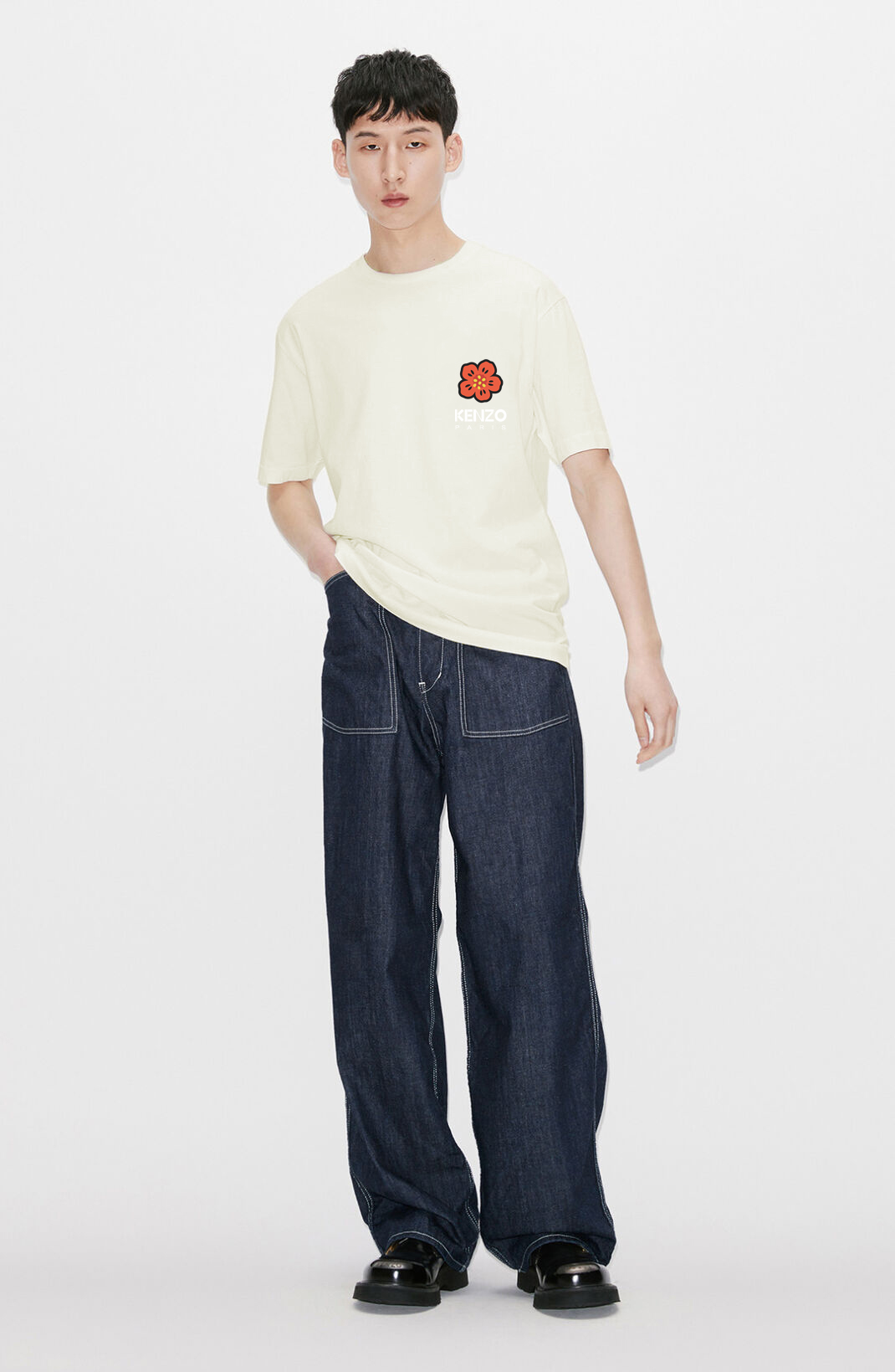 高田贤三 (Kenzo) 'BOKE FLOWER' T-SHIRT 胸前印花小花 颜色：黑色 杏色 红色 藏蓝色 尺码：M L XL XXL 三标齐 款号：K44