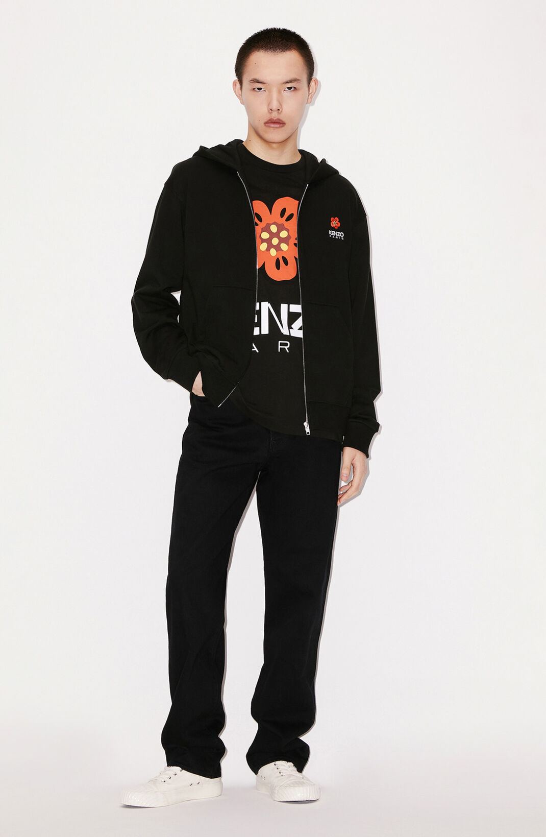 高田贤三 (Kenzo) 胸前大花LOGO大学丛林队'BOKE FLOWER' T-SHIRT 颜色：黑色 红色 杏白色 藏蓝色 杏黑色 粉色 天蓝色 白色 尺码：M L XL XXL 三标齐 款号：K46