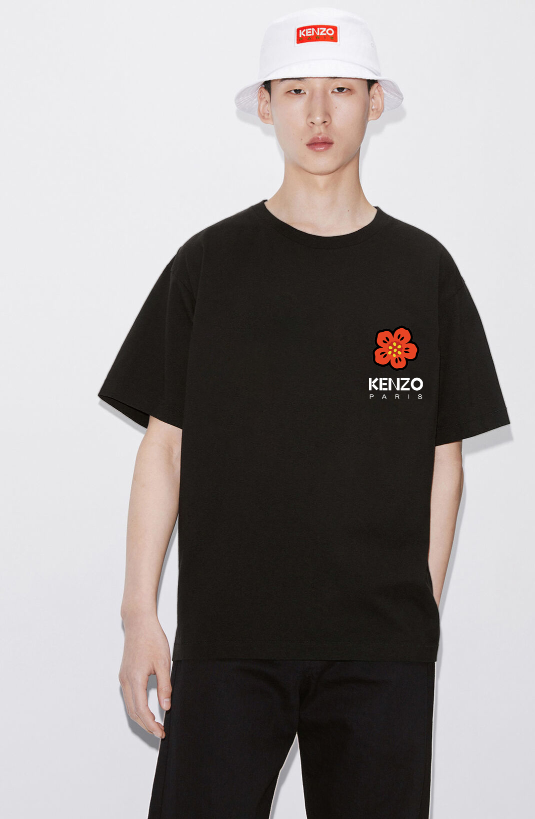 Kenzo Camiseta 'BOKE FLOWER' de la jungla universitaria con logo de flor grande. Colores: negro, albaricoque. Tallas: M…