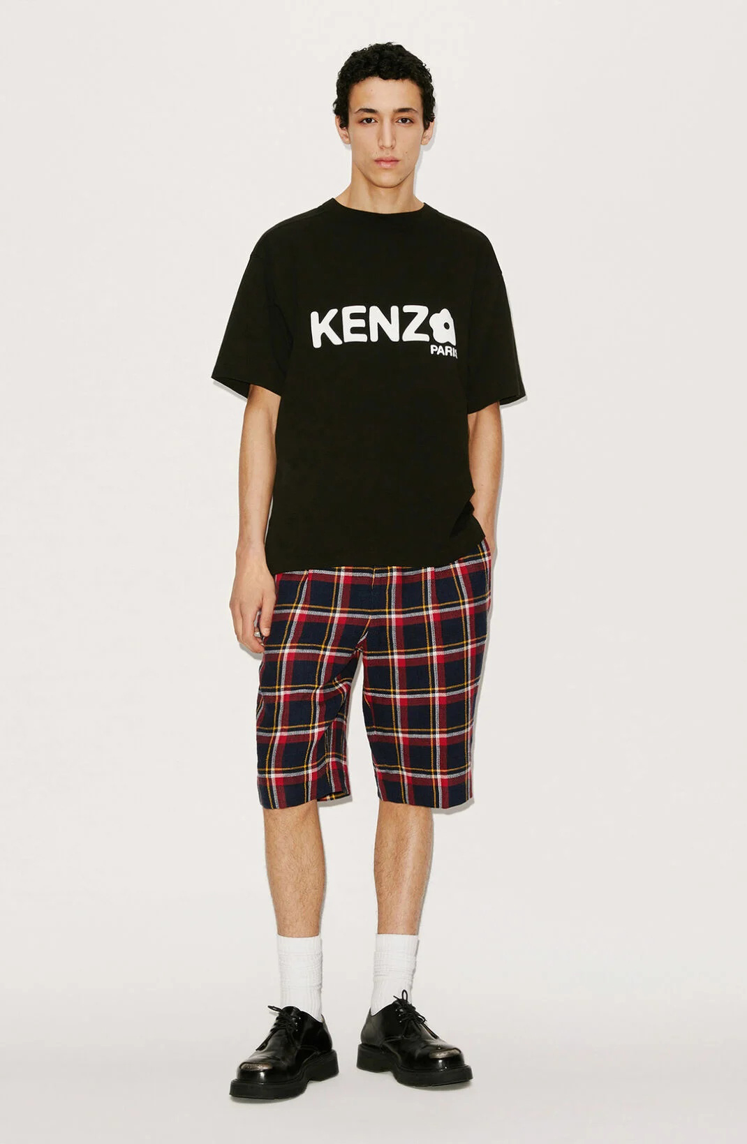Kenzo 'BOKE FLOWER' T-SHIRT del equipo de la jungla universitaria 2.0. Colores: negro, albaricoque, blanco. Tallas: M L…