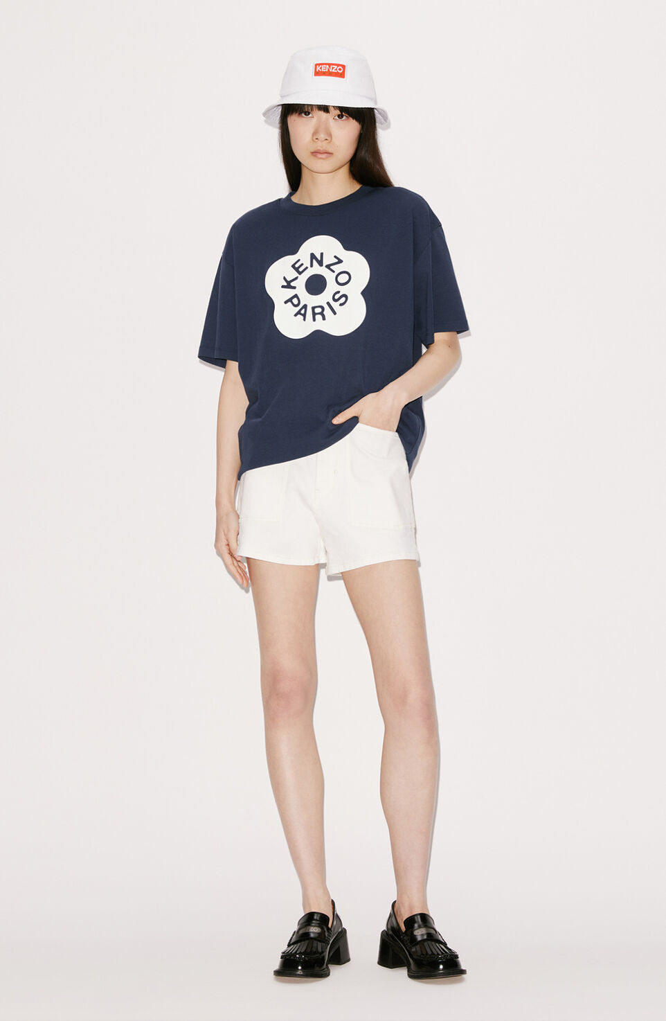 Kenzo 'BOKE FLOWER' T-SHIRT del equipo de la jungla universitaria 2.0. Colores: negro, azul marino, blanco. Tallas: M L…