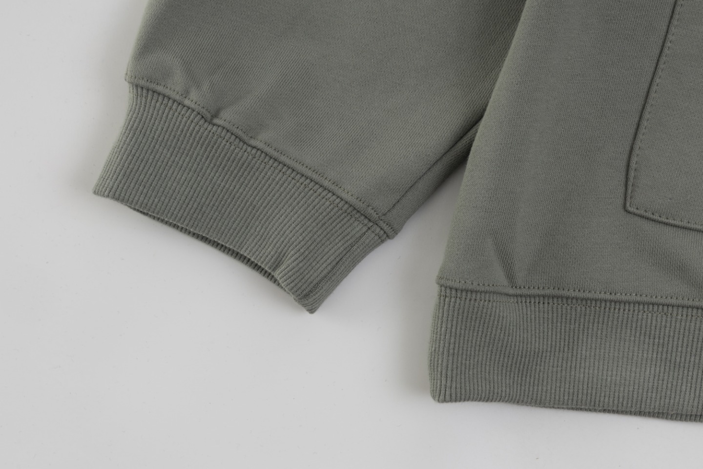 Miu Miu Gray Shirt in Various Sizes with Custom-Made Details for Gender-Neutral Wear - 图片 8