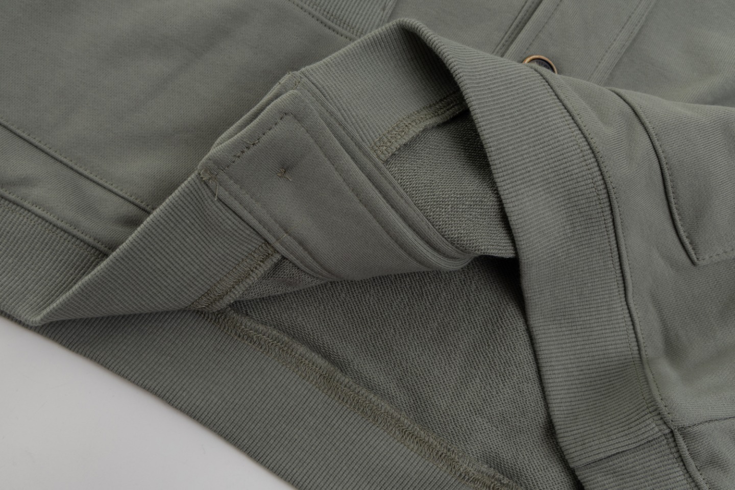 Miu Miu Gray Shirt in Various Sizes with Custom-Made Details for Gender-Neutral Wear - 图片 9