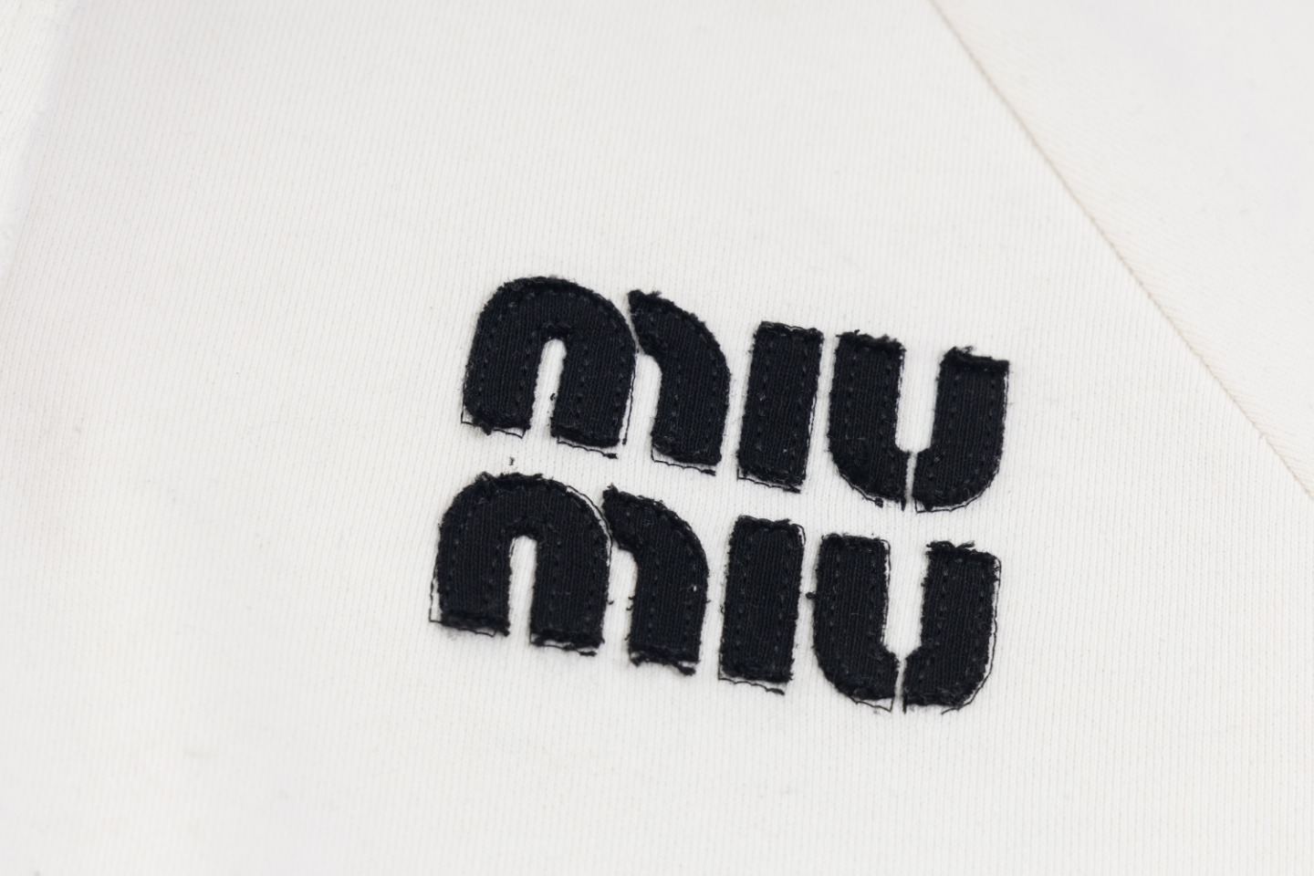 Miu Miu POLO Long Sleeves in White, Gender-Neutral Sizes S-XL with Custom Supplements - 图片 6
