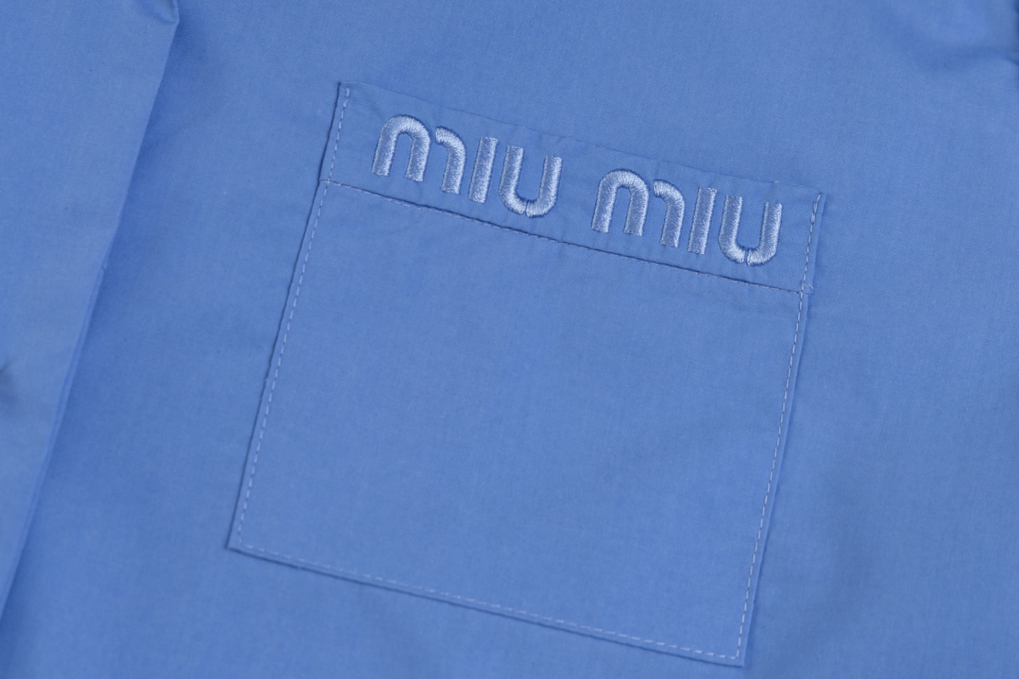 Miu Miu 24FW Handbags in Blue: Custom Sizes, Gender-Neutral Design - 图片 7