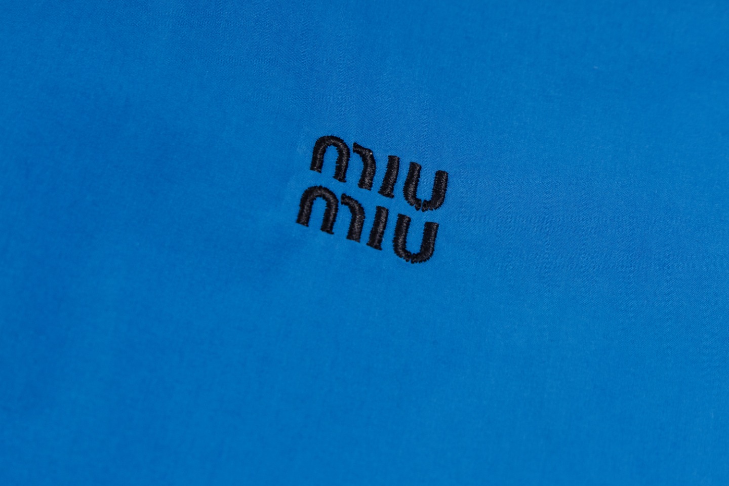 “288DB Handbags: Miu Miu Blue Thin Shirt in Various Sizes” - 图片 7