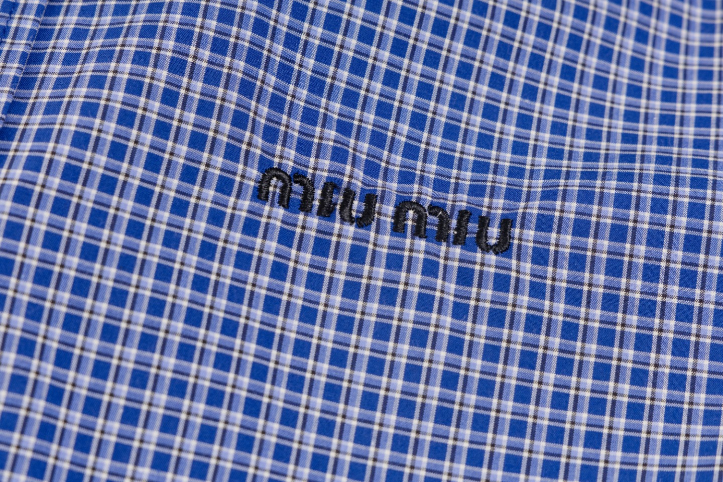 Miu Miu Blue Embroidered Shirt with Custom Sizes and Gender-Neutral Design - 图片 5