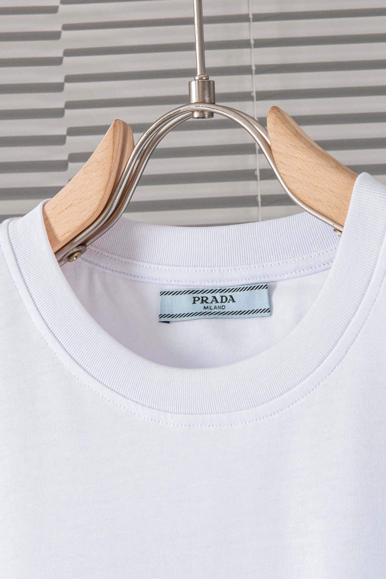 New#Prada普拉达2024SS商务休闲圆领短袖T恤贸易公司订单客供进口双纱精梳棉面料以天然植物纤维