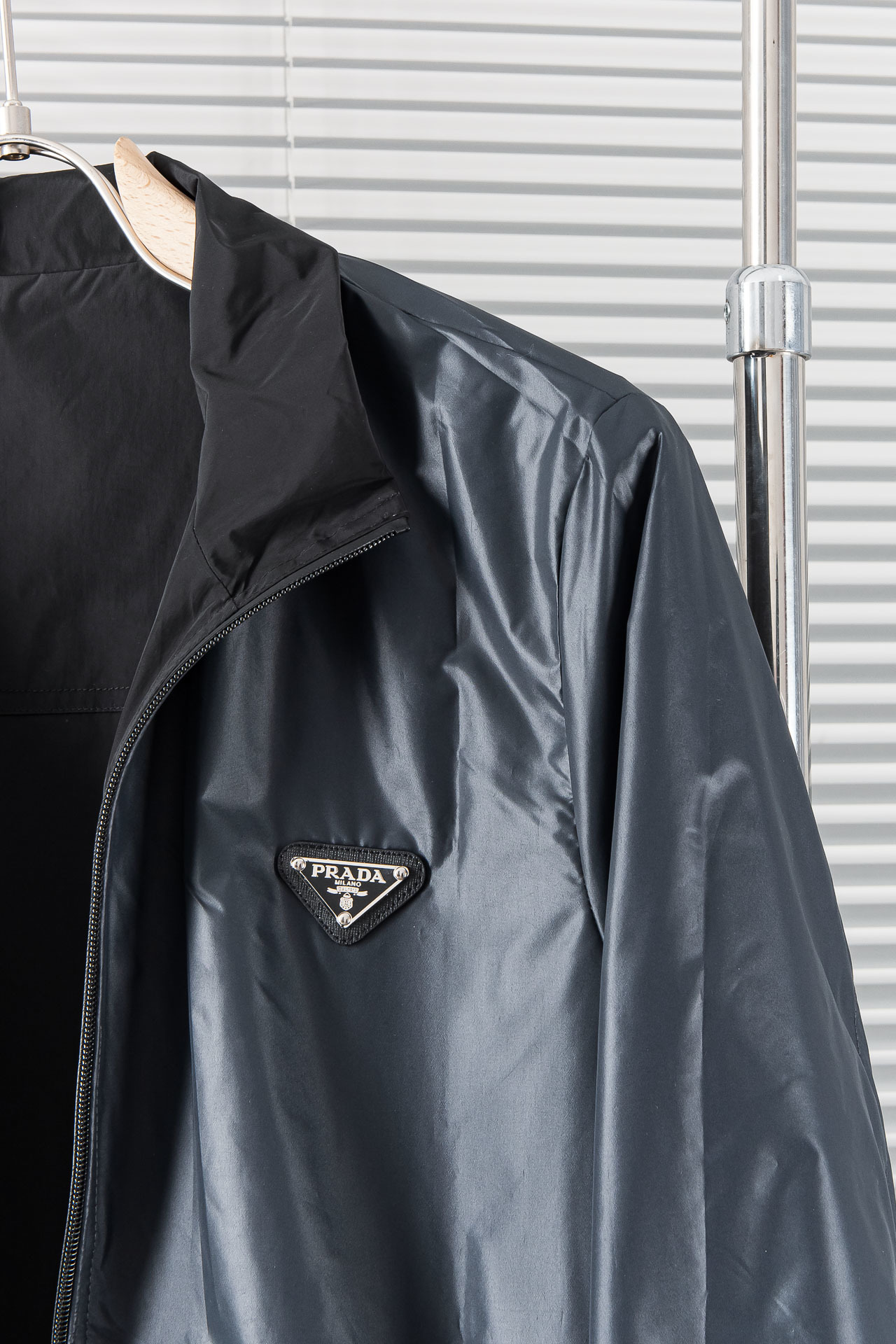 New#️Prada普拉达24SS春季新品简约大方双面穿夹克进口原版高品质聚酯纤维面料垂度和光泽绝对是提
