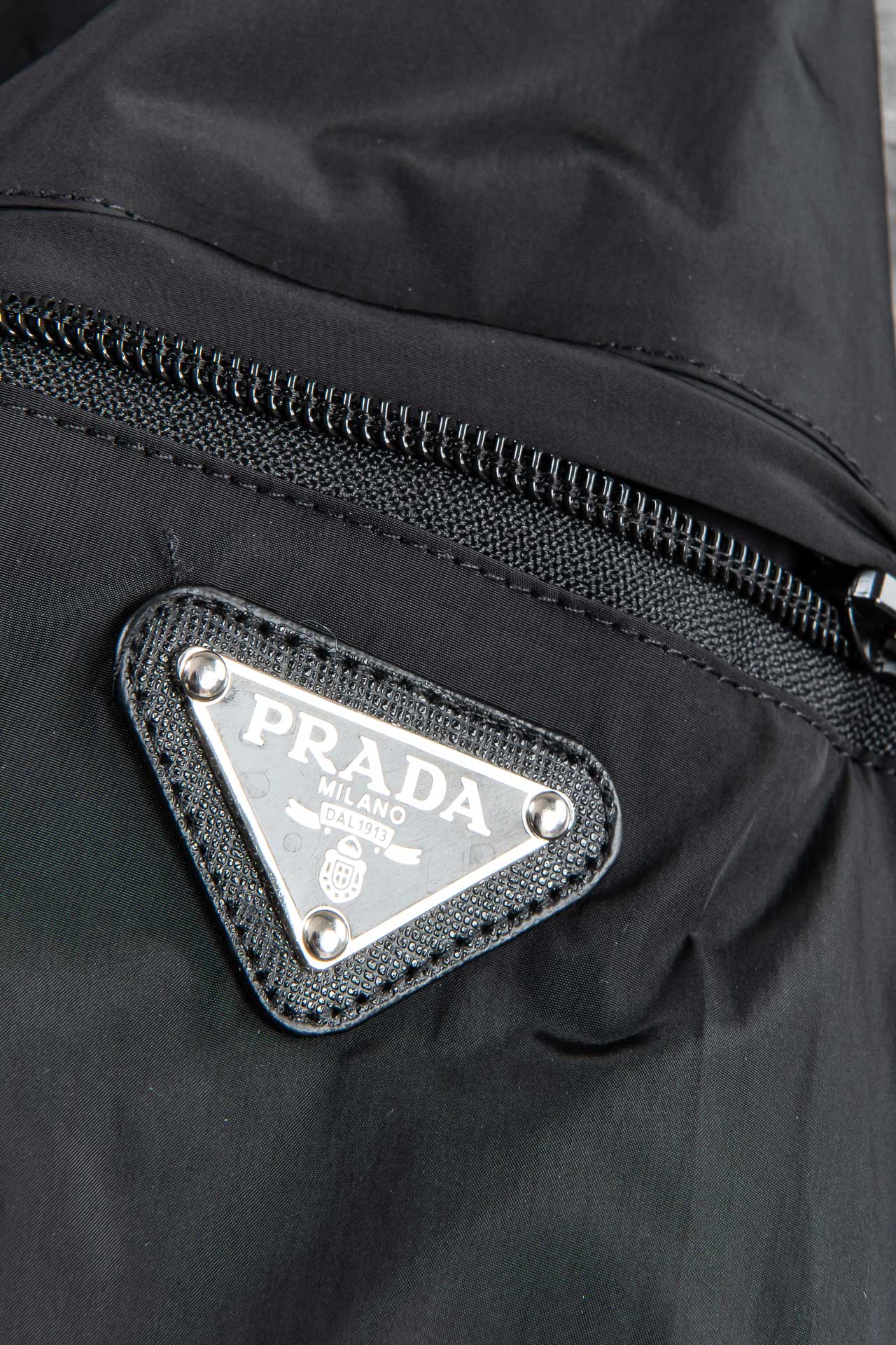 New#️Prada普拉达24SS春季新品简约大方双面穿夹克进口原版高品质聚酯纤维面料垂度和光泽绝对是提