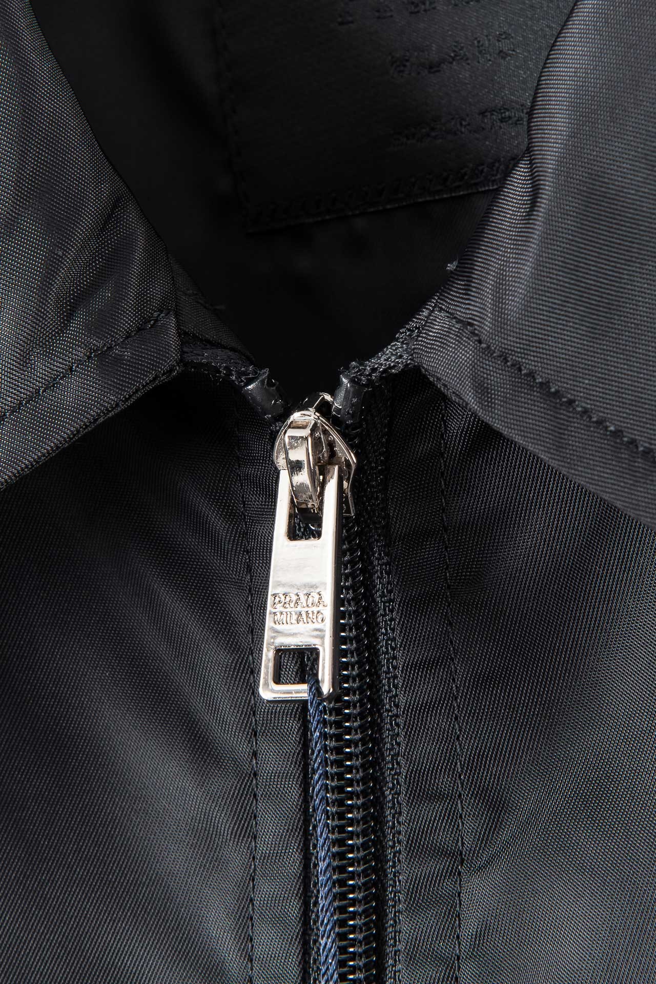 New#️PRADA普拉达24FW新款Re-Nylon再生尼龙衬衫领夹克外套！直裁衣袖双头拉链开合直裁下