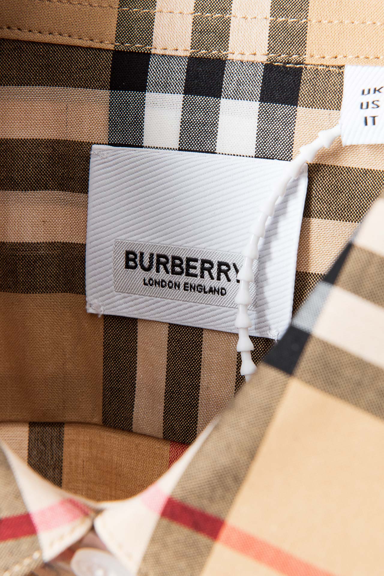 New#Burberry/巴宝莉经典小格纹衬衫面料采用双股80支梭织小斜纹面料格纹对位纱线定织定染每个独