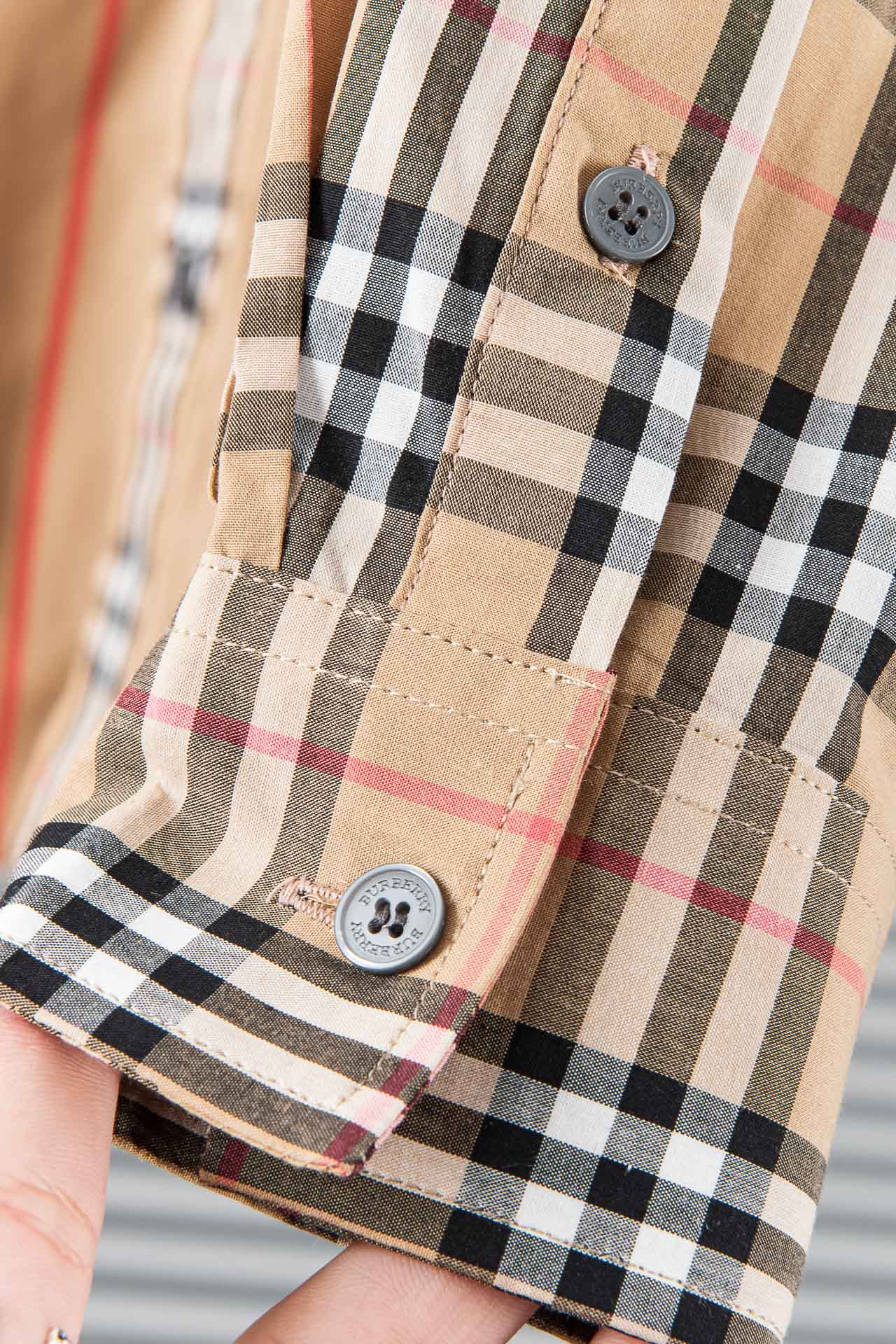 New#Burberry/巴宝莉经典小格纹衬衫面料采用双股80支梭织小斜纹面料格纹对位纱线定织定染每个独