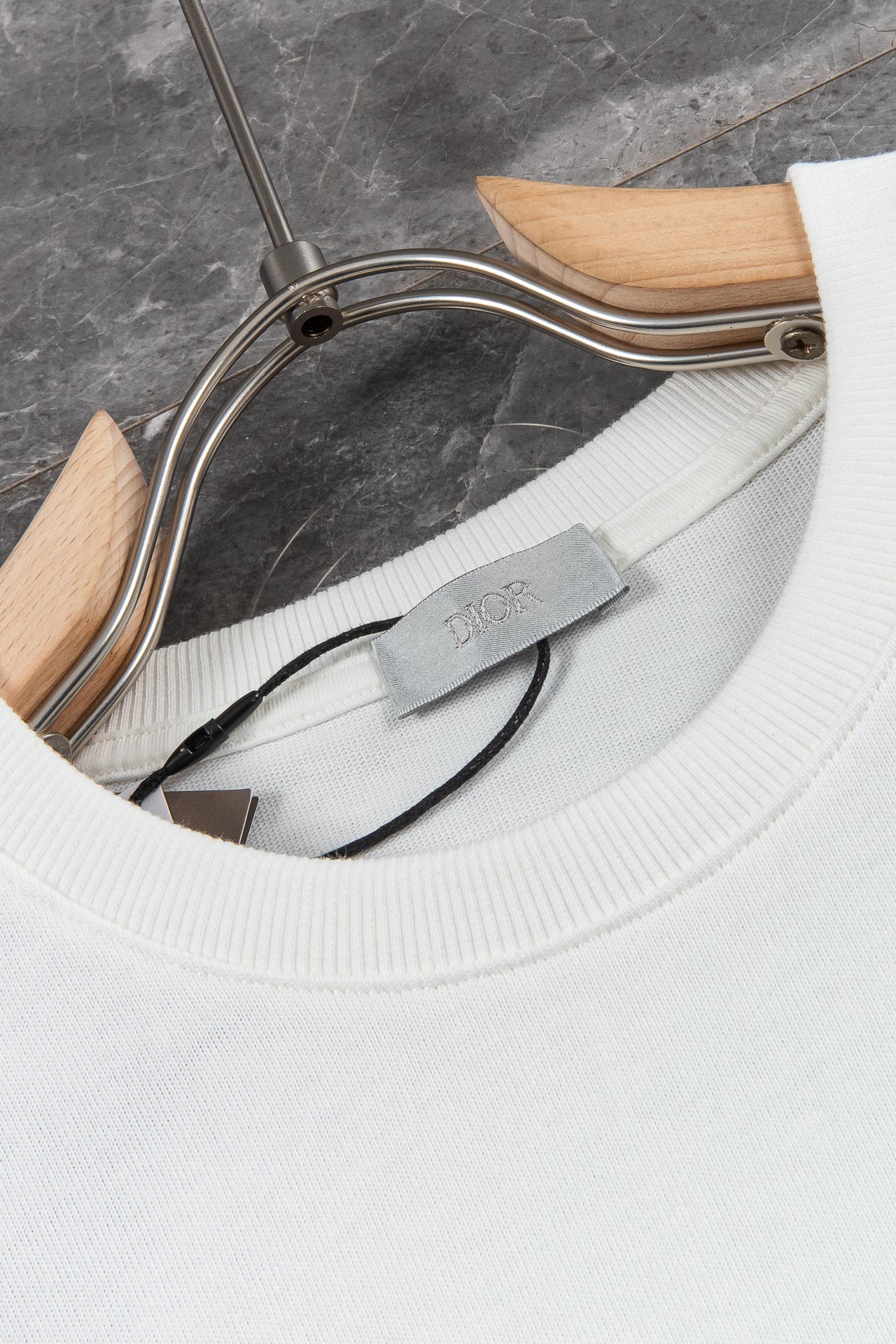 New#dior/迪奥24ss银线刺绣+锈珠工艺字母短袖#面料采用32支300克的双股赛络纺布不易变形工