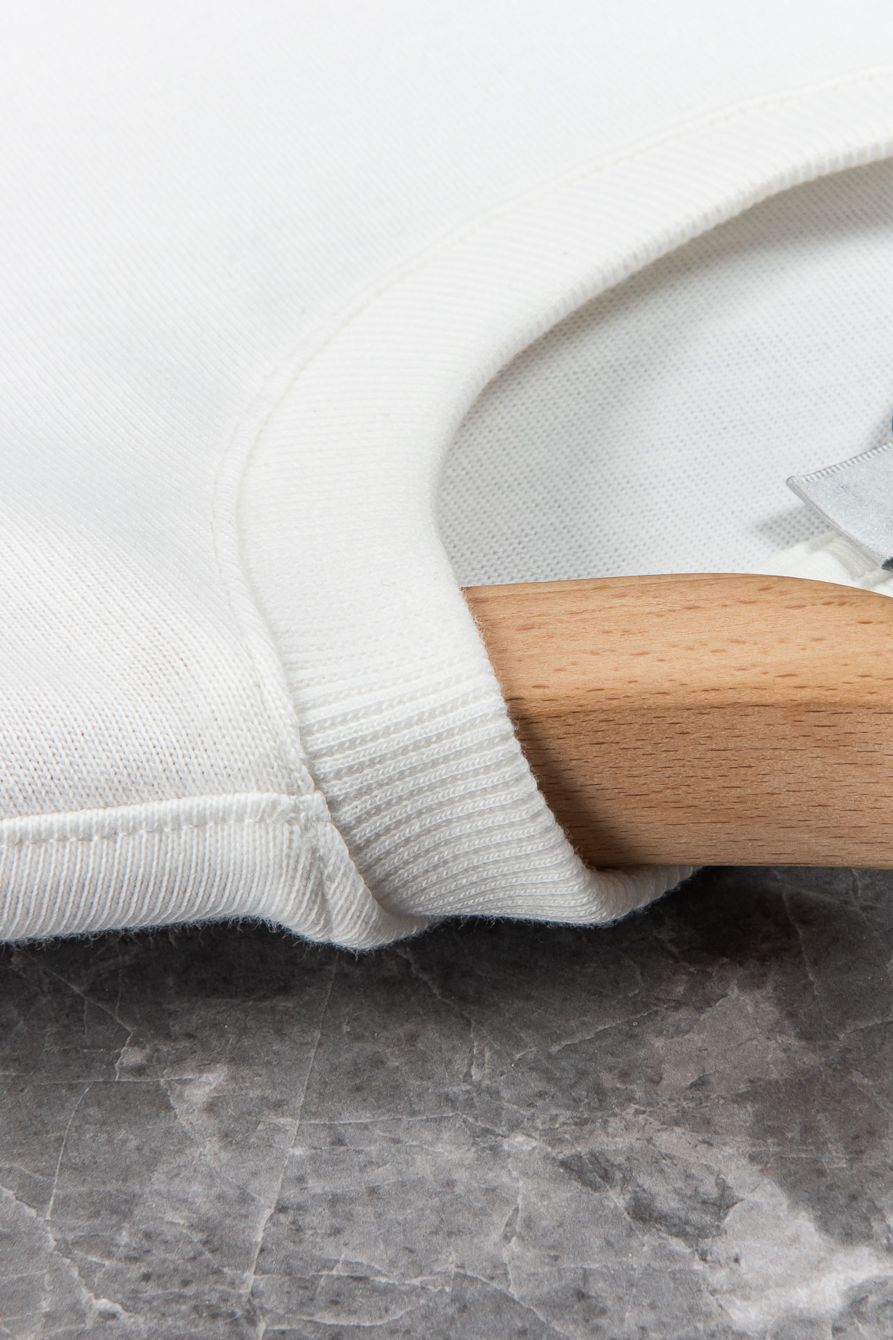 New#dior/迪奥24ss银线刺绣+锈珠工艺字母短袖#面料采用32支300克的双股赛络纺布不易变形工