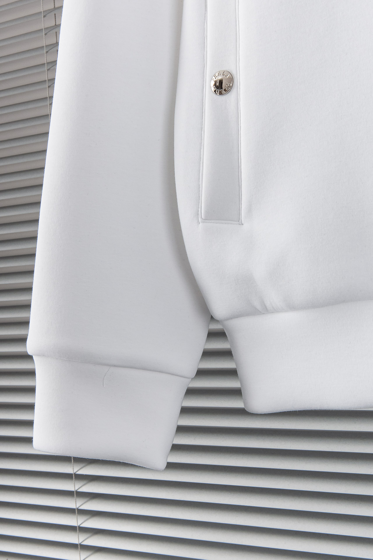 New# 。PR** ADA 普*达 2025//连帽休闲太空棉夹克外套# 面料:棉➕聚酯纤维➕氨纶混纺