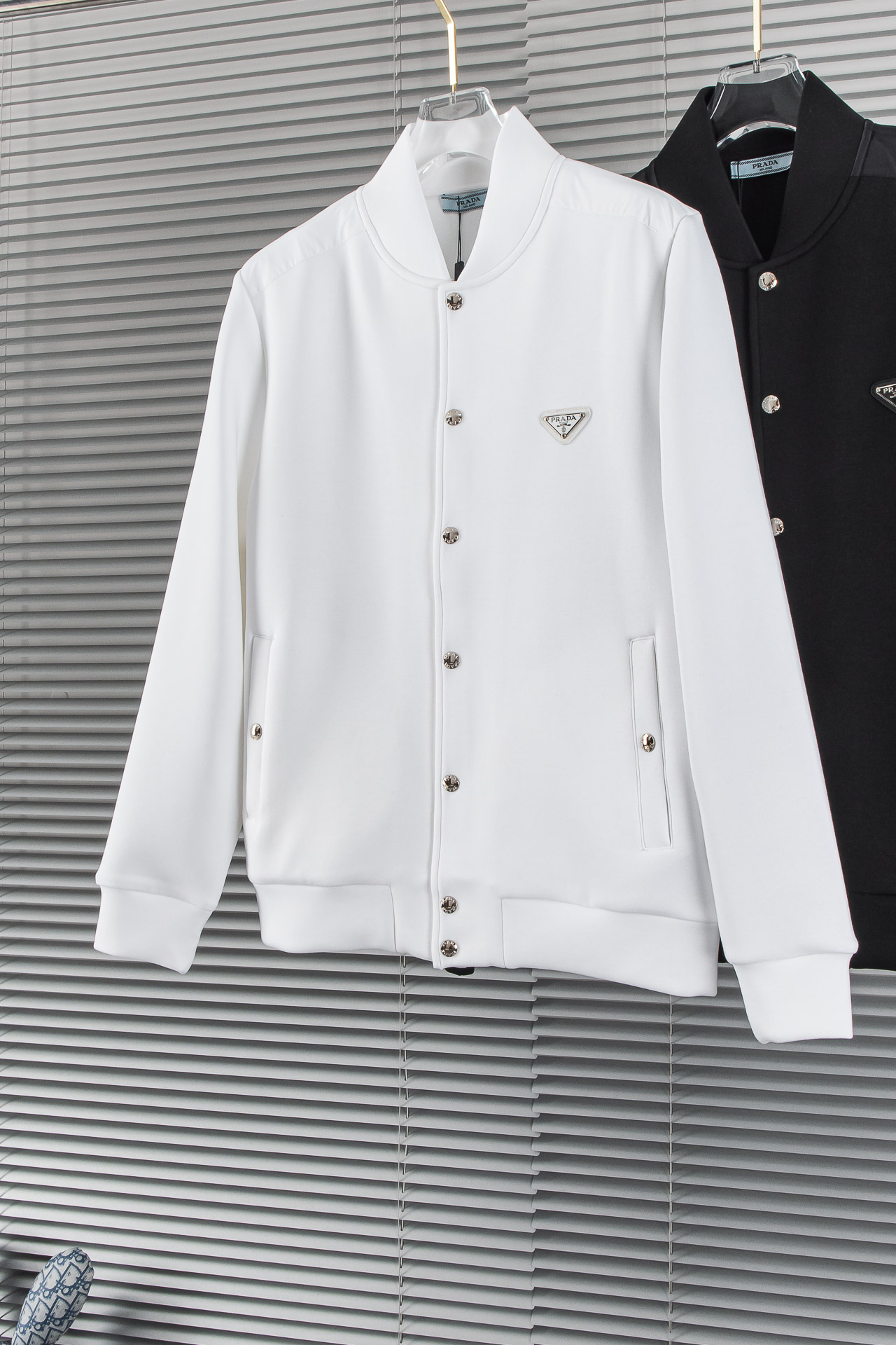 NO:520200,New# 2 PR** ADA 2025 Hooded Casual Space Cotton Jacket # Fabric: Cotton polyester fiber spandex blend, hem splicing is made of cotton fiber, autumn warmth performance bonus points. The brand elements on the chest, the hot product continues the new work. Size M-3XL,, jackets & coats, jackets & coats, hats, alexander wang19860909New# 2 PR** ADA普*达 2025连帽休闲太空棉夹克外套# 面料:棉聚酯纤维氨纶混纺,下摆拼接采用棉质纤维,秋季保暖性能加分.胸前品牌元素,爆款延续新作. 尺码M-3XL,,jackets & coats,jackets & coats,hats,alexander wang,Men's clothing