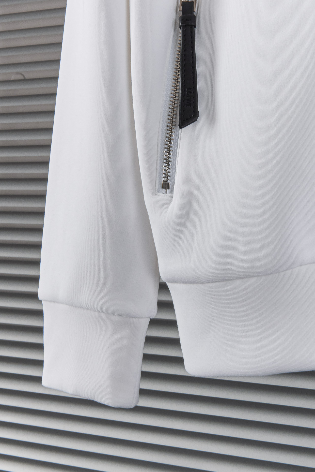 New# 。 LOE** WE 罗*威 2025//连帽休闲太空棉夹克外套# 主料:棉、聚酯纤维、氨纶混