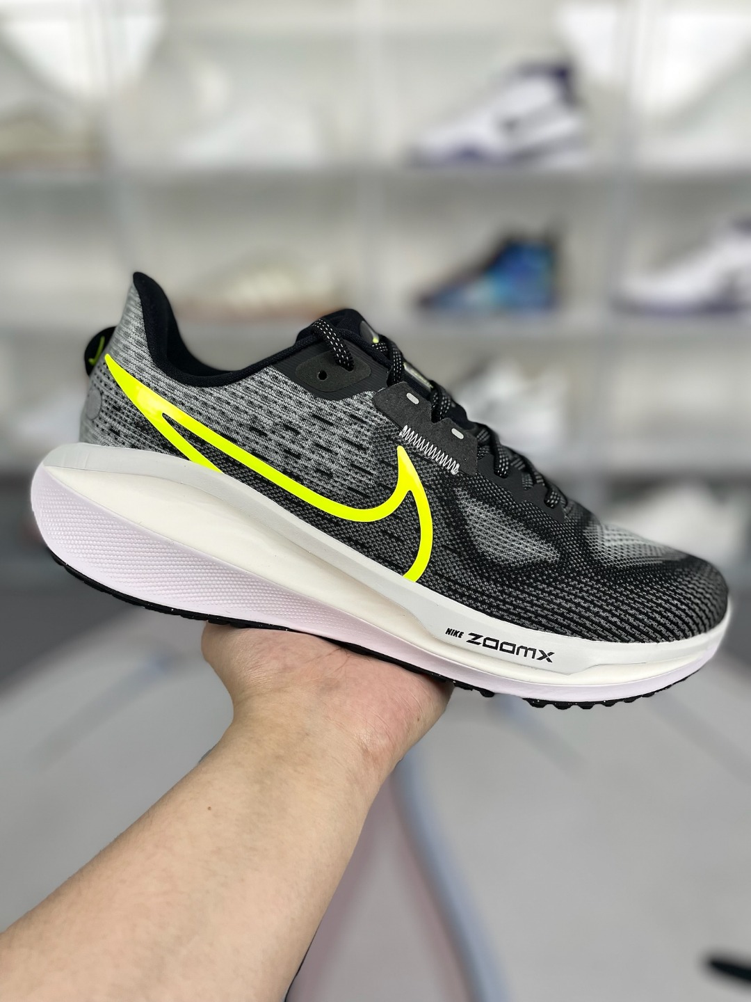 Nike Air Zoom Vomero 17 Running Shoes,Comfortable, Black/Yellow/White 1 o 1htd27fif1b8n76l1abm1uu91qe80
