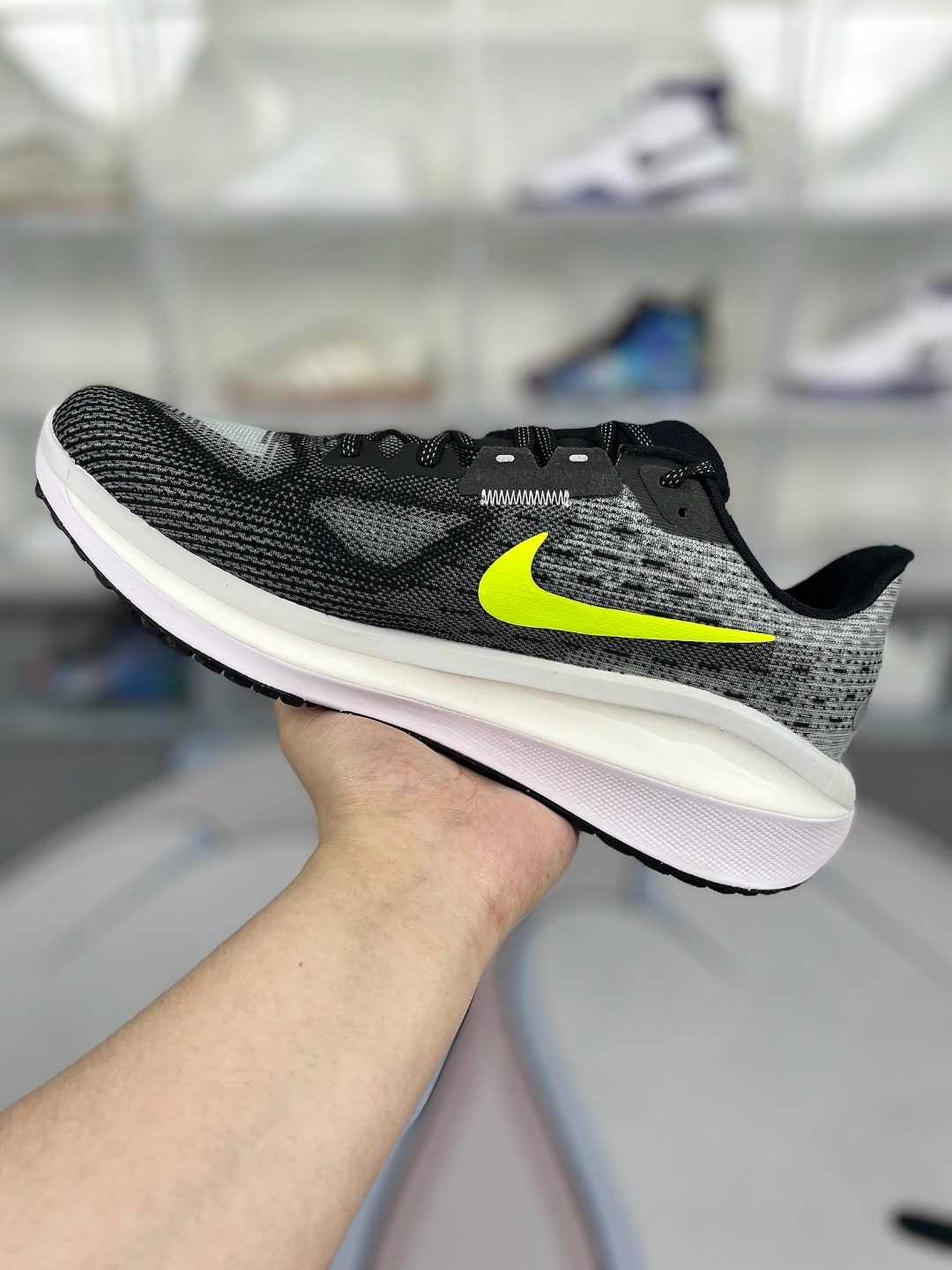 Nike Air Zoom Vomero 17 Running Shoes,Comfortable, Black/Yellow/White 2 o 1htd27figcq8o9r1vr63891mbj1