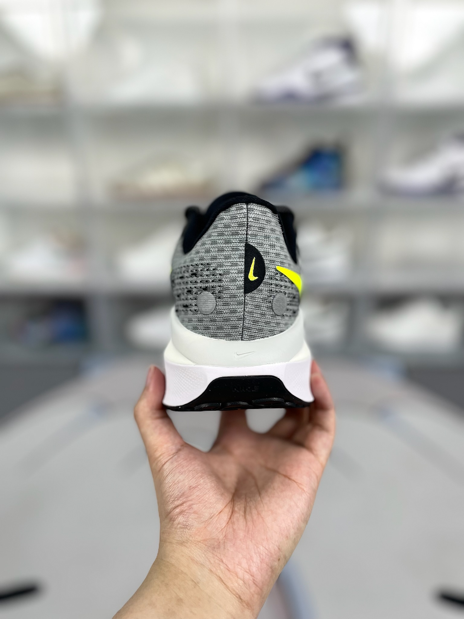 Nike Air Zoom Vomero 17 Running Shoes,Comfortable, Black/Yellow/White 3 o 1htd27fih1p5q1i2mo3ui6th4c2