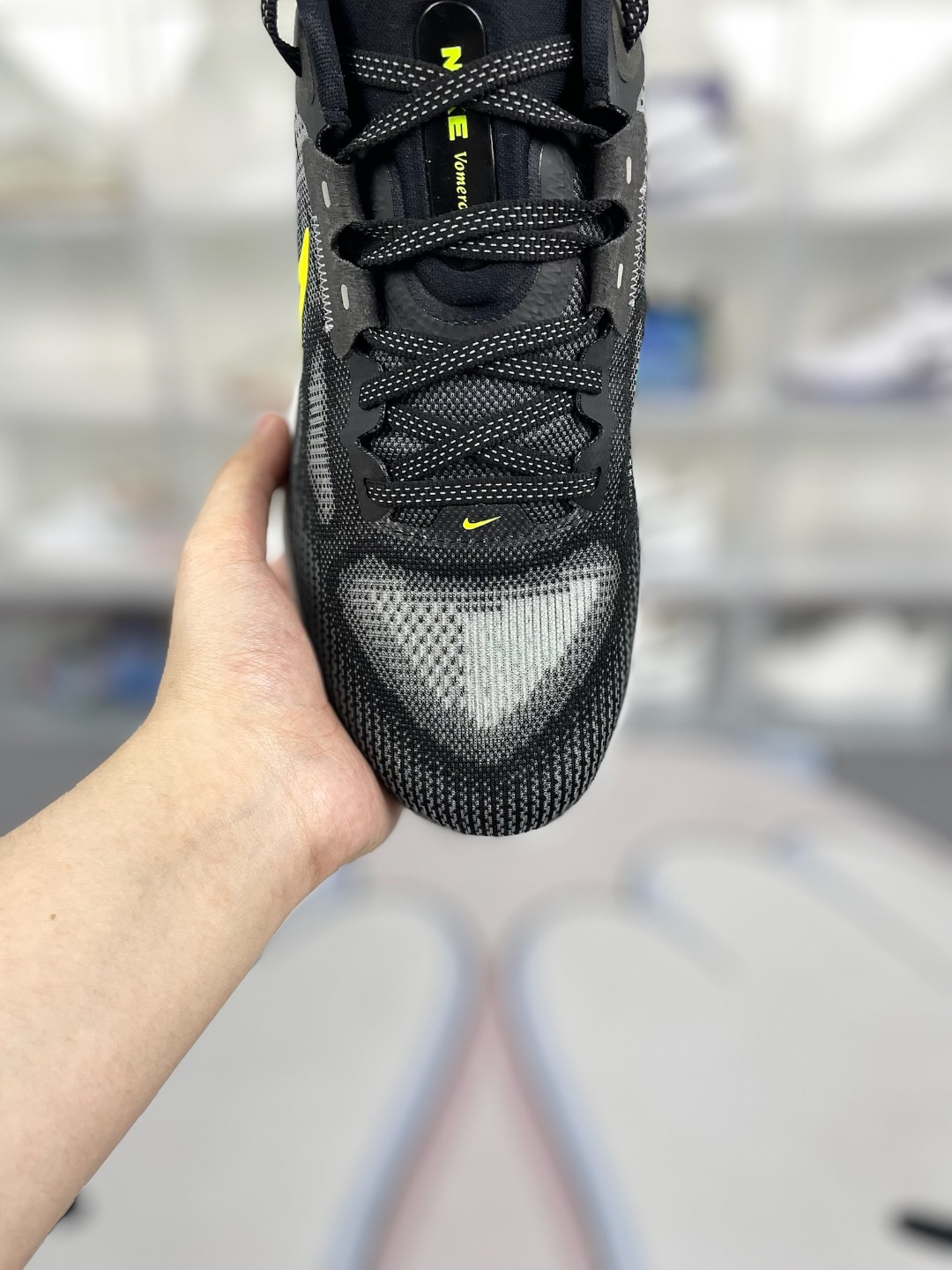 Nike Air Zoom Vomero 17 Running Shoes,Comfortable, Black/Yellow/White 5 o 1htd27fii1hnq1f2q5atb0uita4