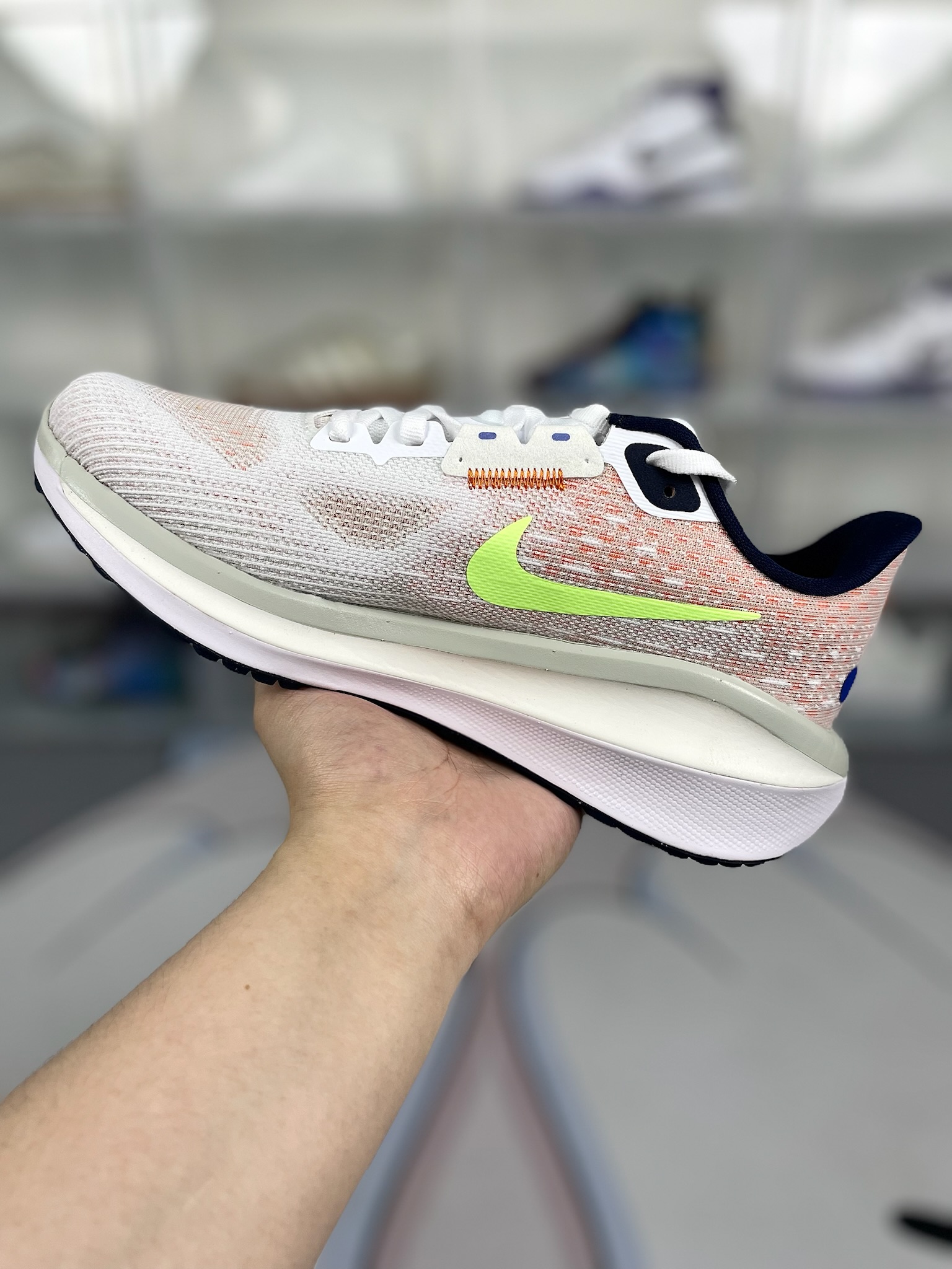 Nike Air Zoom Vomero 17 Running Shoes - White/Orange/Green, Breathable & Durable 3 o 1htd286svfrlafh17rpv161c0r1
