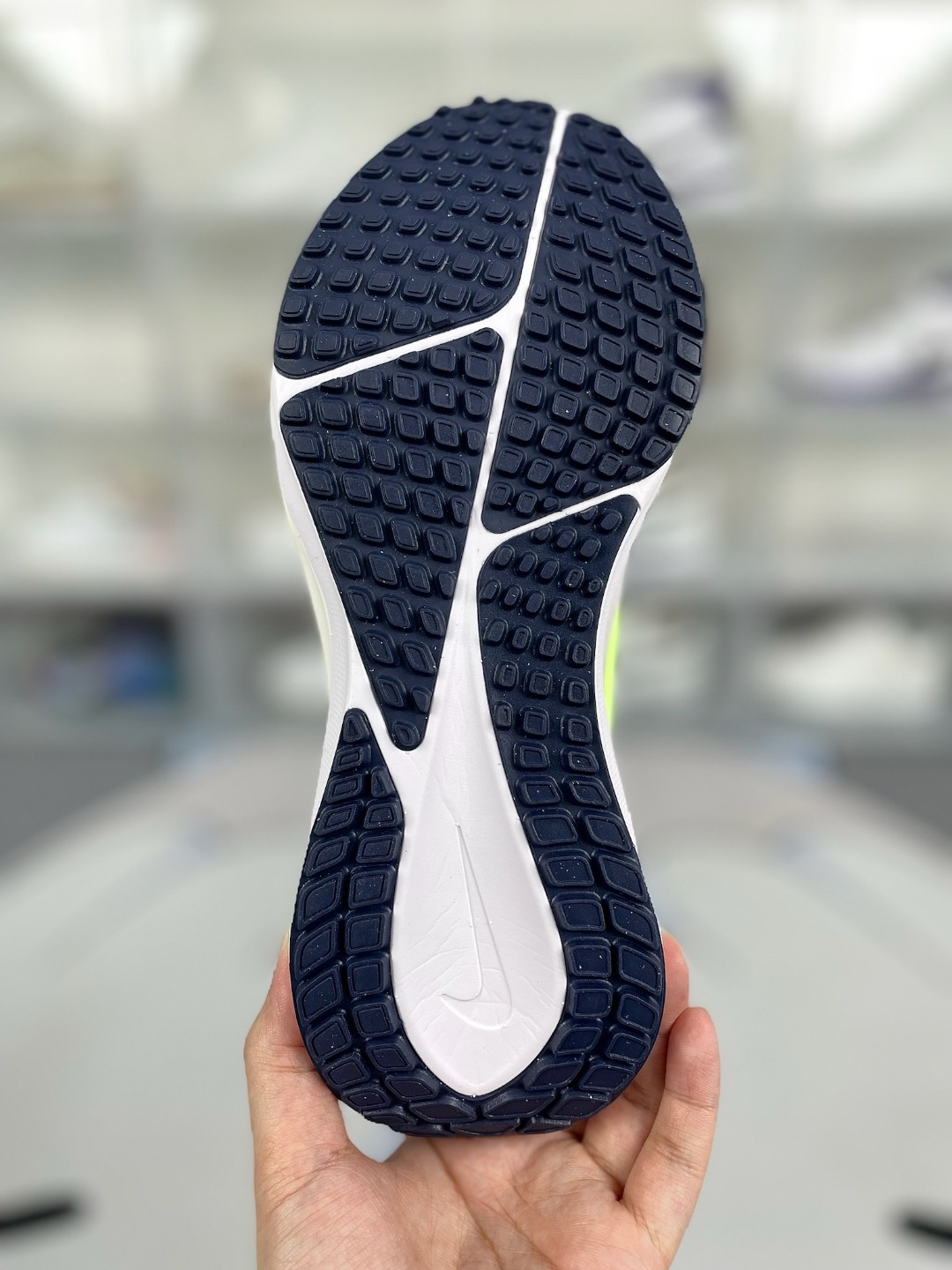 Nike Air Zoom Vomero 17 Running Shoes - White/Orange/Green, Breathable & Durable 7 o 1htd286t110l2oc45t4r5s1nbg5