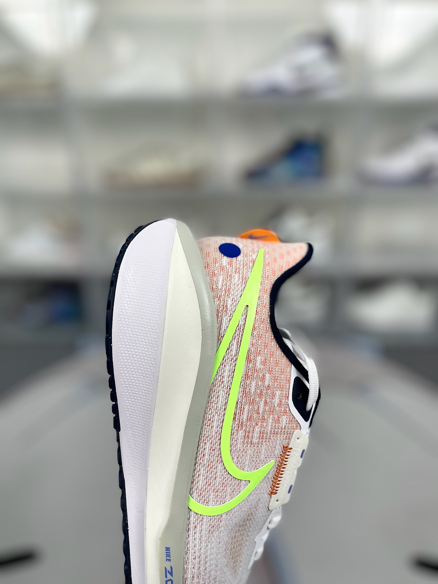 Nike Air Zoom Vomero 17 Running Shoes - White/Orange/Green, Breathable & Durable 8 o 1htd286t11pjc165r1pn71h711vnb6