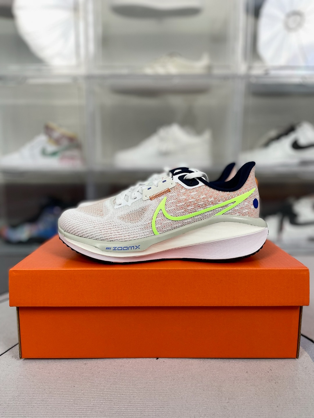 Nike Air Zoom Vomero 17 Running Shoes - White/Orange/Green, Breathable & Durable 9 o 1htd286t21bt2fo1pkq1pli96p7