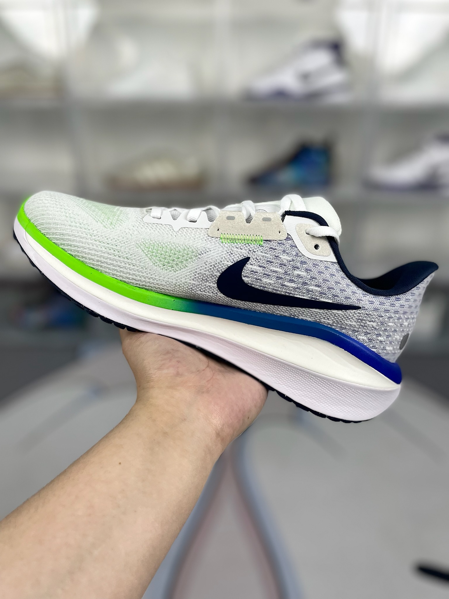 Nike Air Zoom Vomero 17 Running Shoes - Comfort, Durability, and Style 3 o 1hv2perbe1si21j2ppi01rcn1c5v1