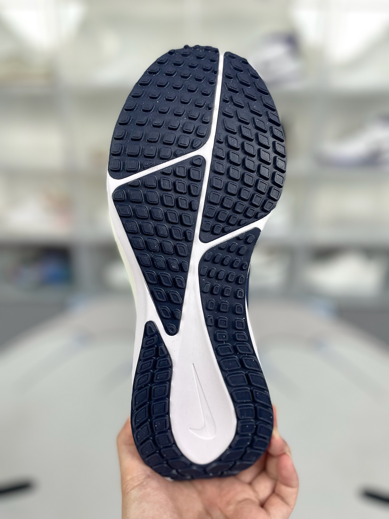 Nike Air Zoom Vomero 17 Running Shoes - Comfort, Durability, and Style 7 o 1hv2perbggadci1j5p1vr760r5