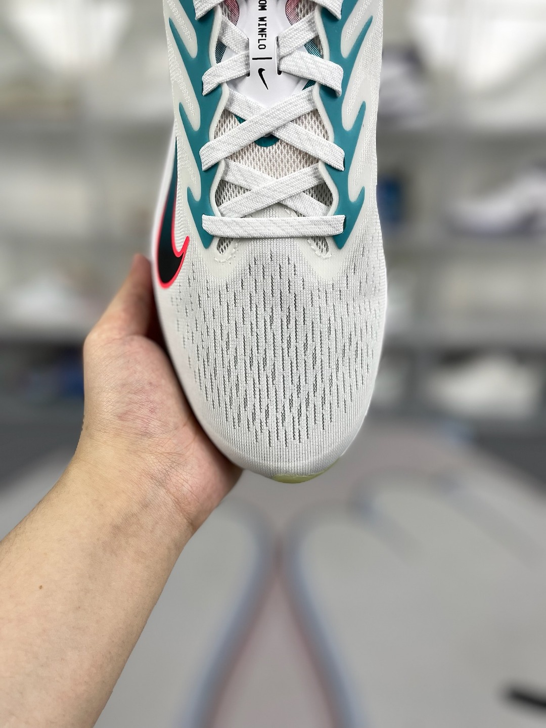 Nike Zoom Winflo 7 White/Green/Red Running Shoes - Cushioned, Breathable 5 o 1hvd7jrfv1reu1bpi126183vngs3