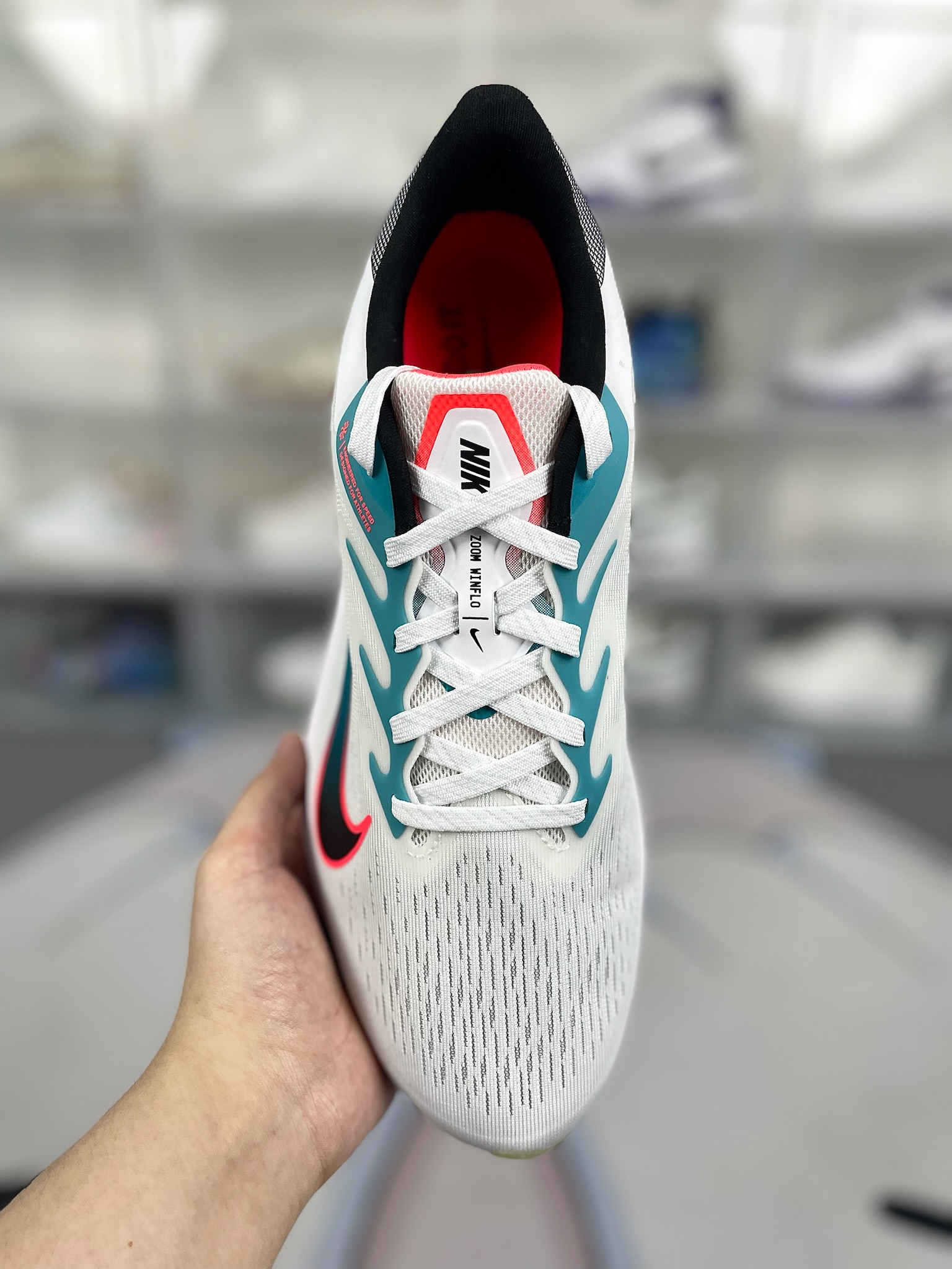 Nike Zoom Winflo 7 White/Green/Red Running Shoes - Cushioned, Breathable 4 o 1hvd7jrfv83d18b28ai1i4617962