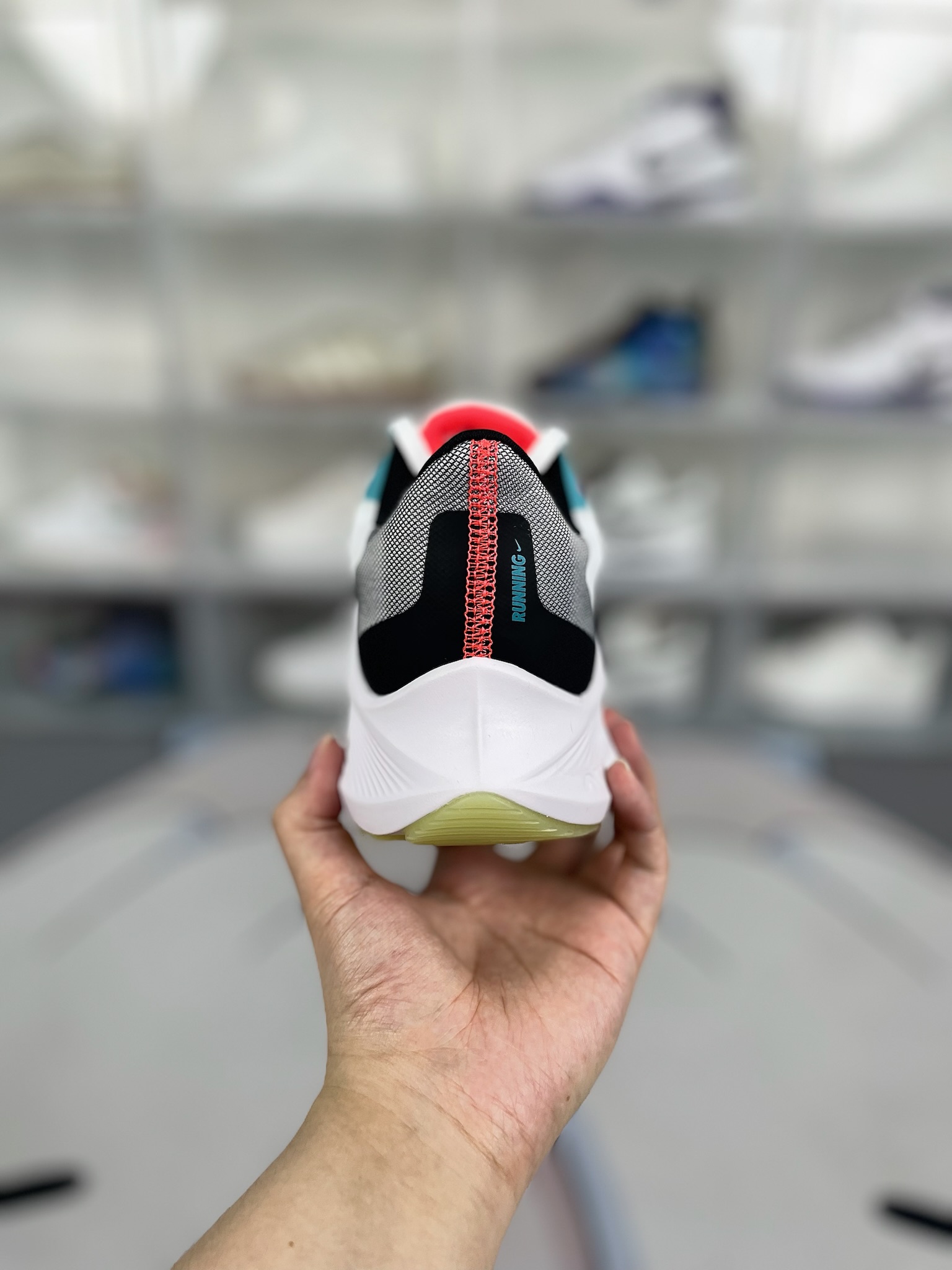 Nike Zoom Winflo 7 White/Green/Red Running Shoes - Cushioned, Breathable 3 o 1hvd7jrfvvn11kmcr4fbs4p8h1