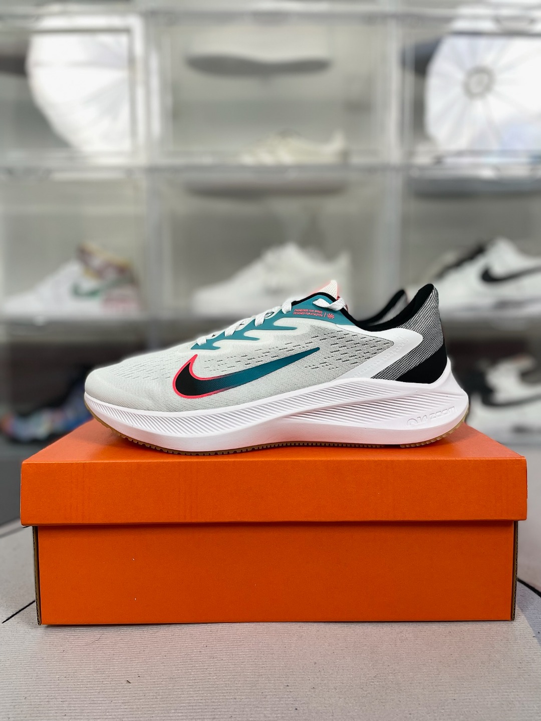 Nike Zoom Winflo 7 White/Green/Red Running Shoes - Cushioned, Breathable 8 o 1hvd7jrg1o7qcldkbvnf813vt6