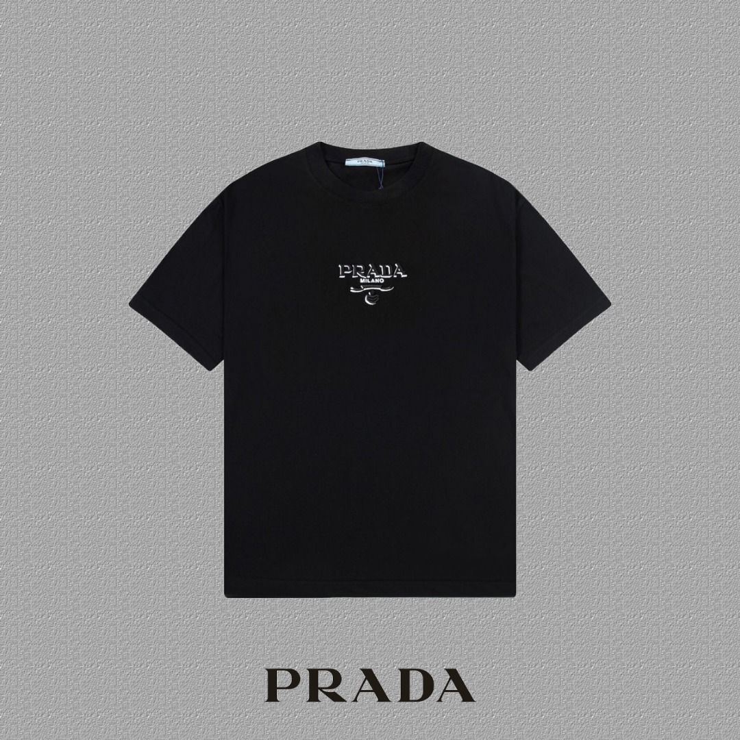 P85✨🔥 [PRADA] Camiseta de manga corta 2026FW, tecnología de bordado, tejido de 300 g de hilo doble 26s de alta gama, t…