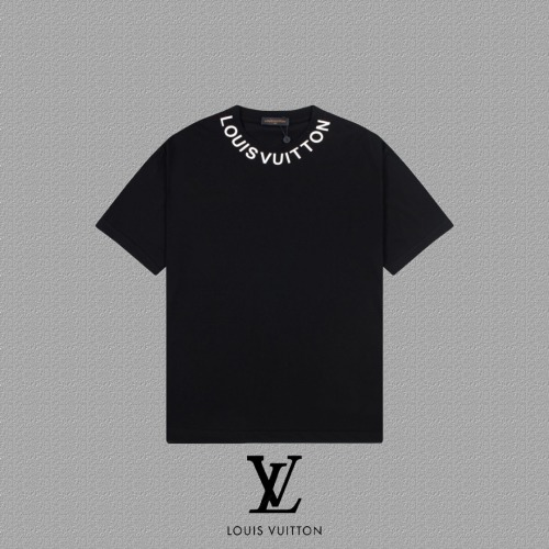 Louis Vuitton 2025FW Short-Sleeve T-Shirt with Silicone Logo - Unisex 1 Louis Vuitton 2025FW Short-Sleeve T-Shirt with Silicone Logo - Unisex
