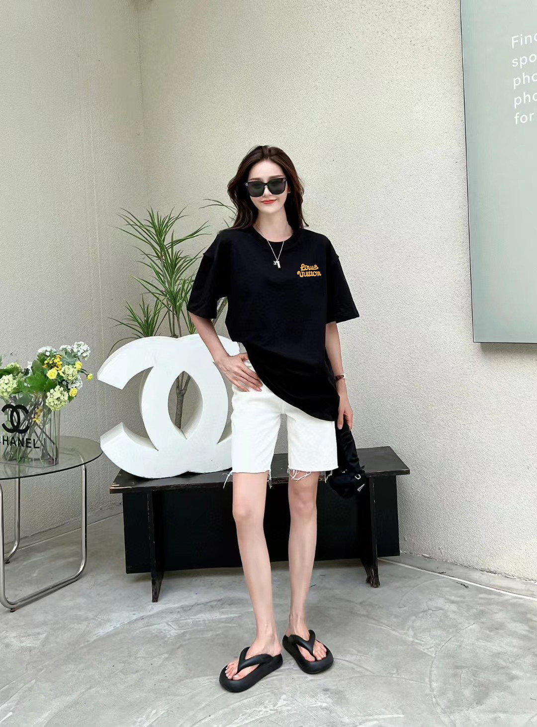 Louis Vuitton 2025FW Short-Sleeve T-Shirt with LV Letter Print 9 o 1i3i8l43v1ltv1ilc1nrv1fbf2bj3