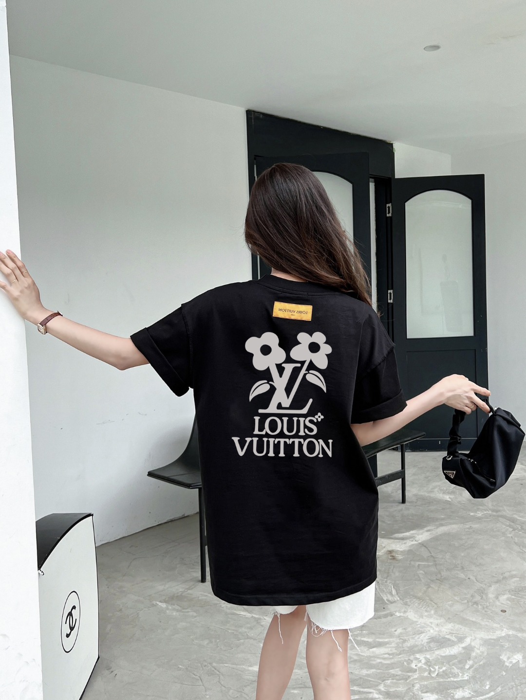 Louis Vuitton 2025FW Short-Sleeve T-Shirt with LV Letter Print 11 o 1i3i8l440db21aq31ed6r1e1bml5