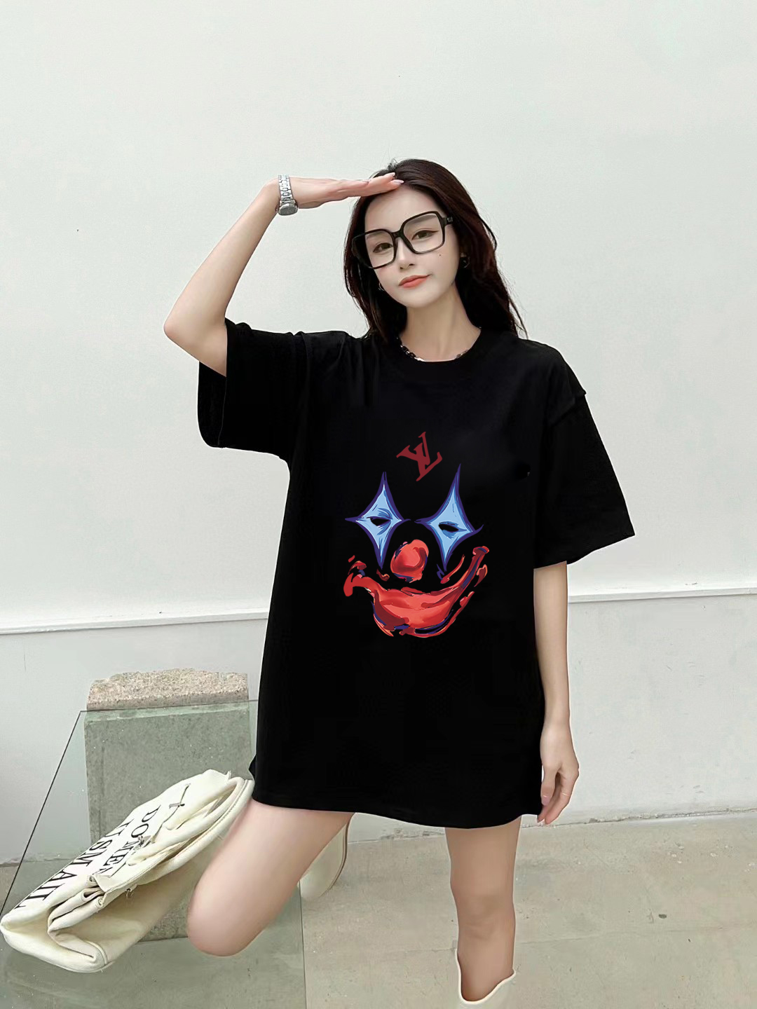 Louis Vuitton 2025FW Clown Print Cotton T-Shirt, Unisex Style 11 o 1i3if5v6s1io71nvrmpp1v1q6kd4