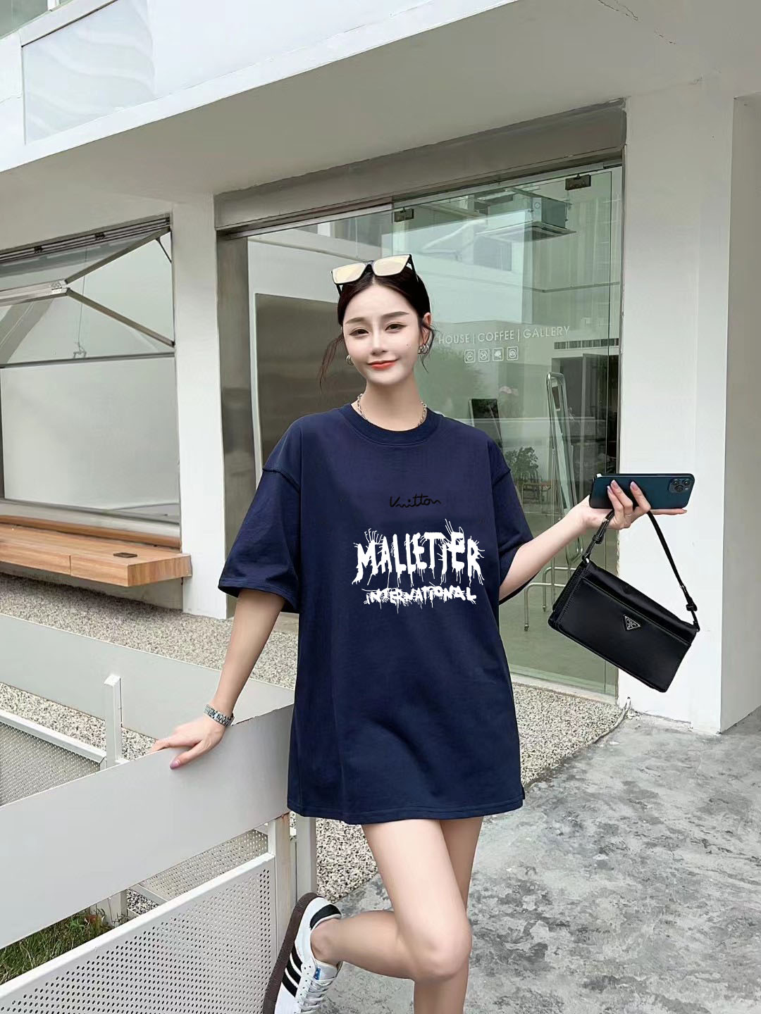 Louis Vuitton Malletier International טי שירט יוניסקס עם הדפס לוגו 10 o 1i3nqifen1hkbr5q1t5r150e4qg4
