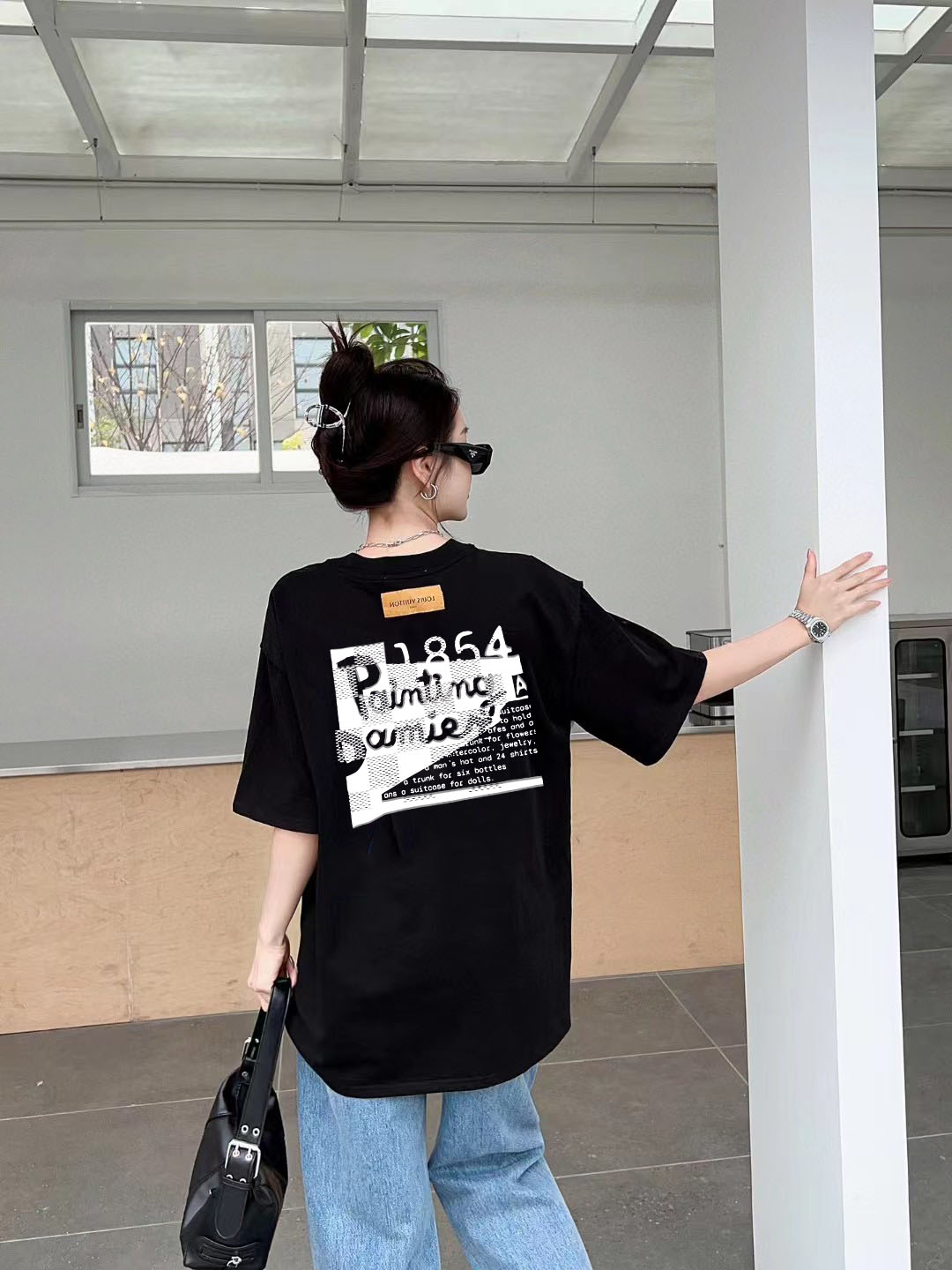 Louis Vuitton 2025FW 'Malletter' Graphic Print Short Sleeve T-Shirt 11 o 1i3nqk0limpp1f458p8j2br9m5